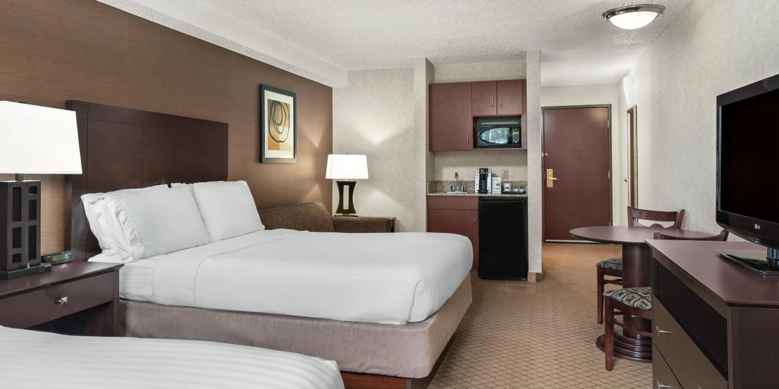 Photo of the whole room, Bed in Holiday Inn Express Grove City - Premium Outlet Mall by IHG