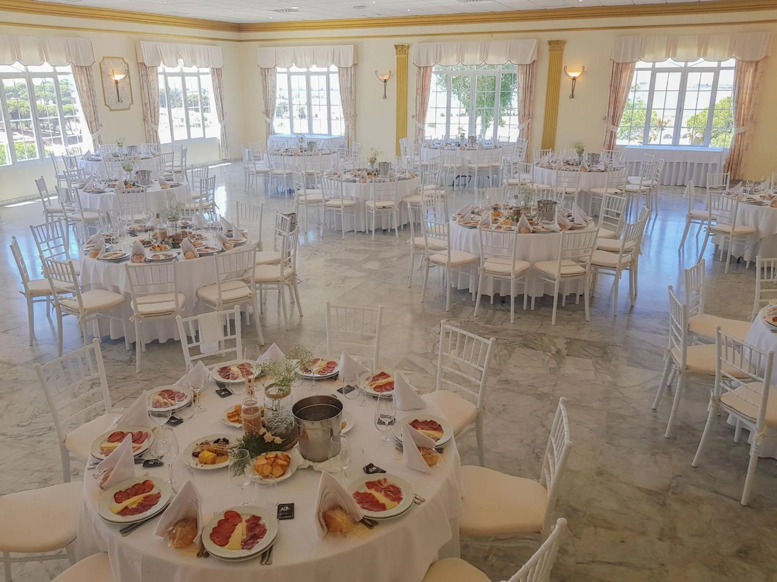 Restaurant/places to eat in Hotel Santa María