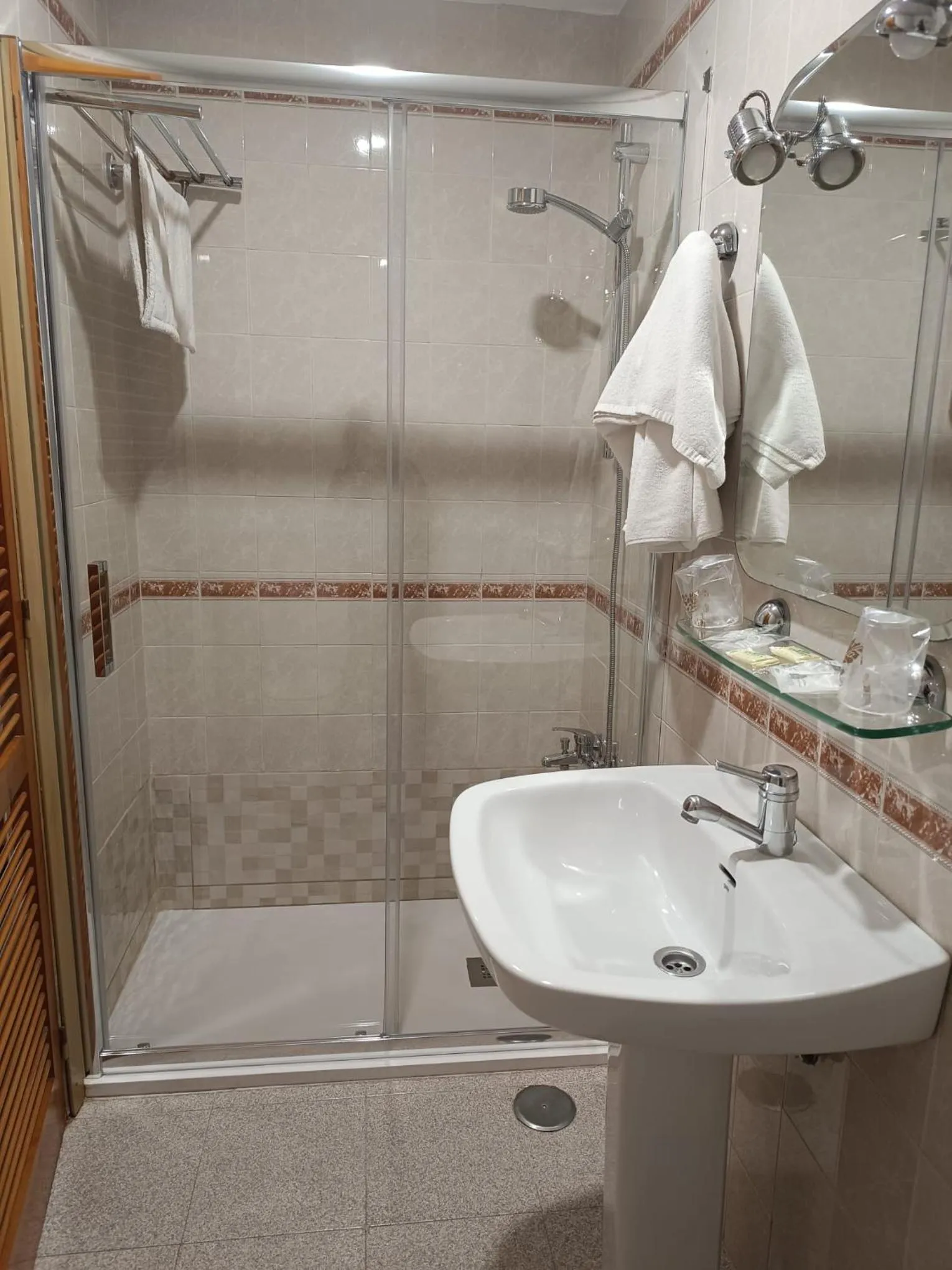 Shower in Hotel Santa María