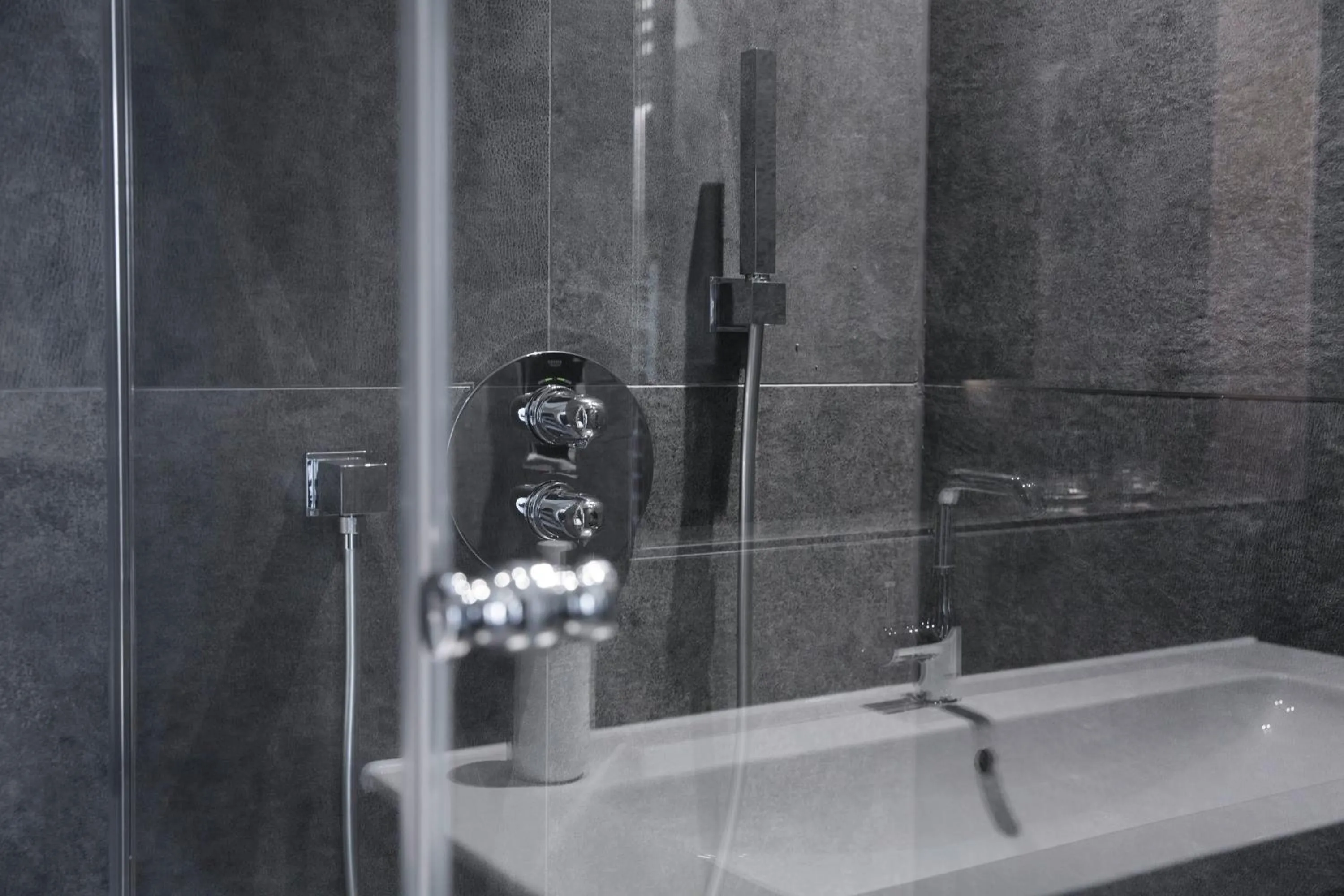 Shower in SOLLER Business Hotel - Munich Airport MUC