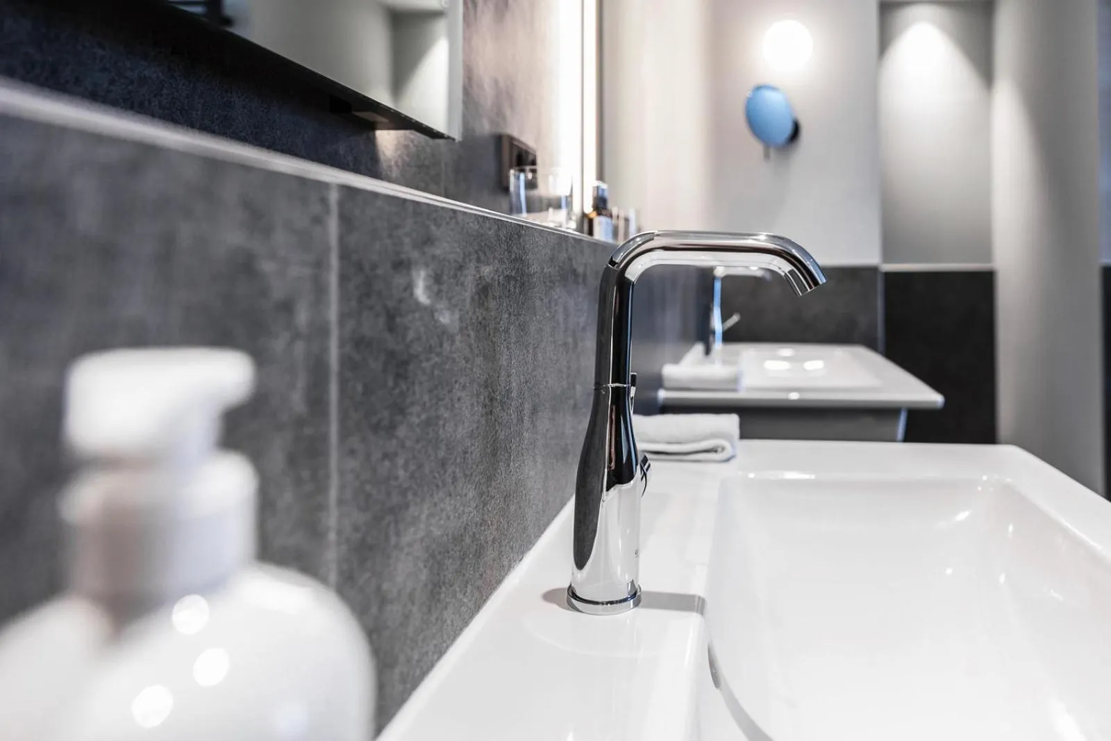 Bathroom in SOLLER Business Hotel - Munich Airport MUC