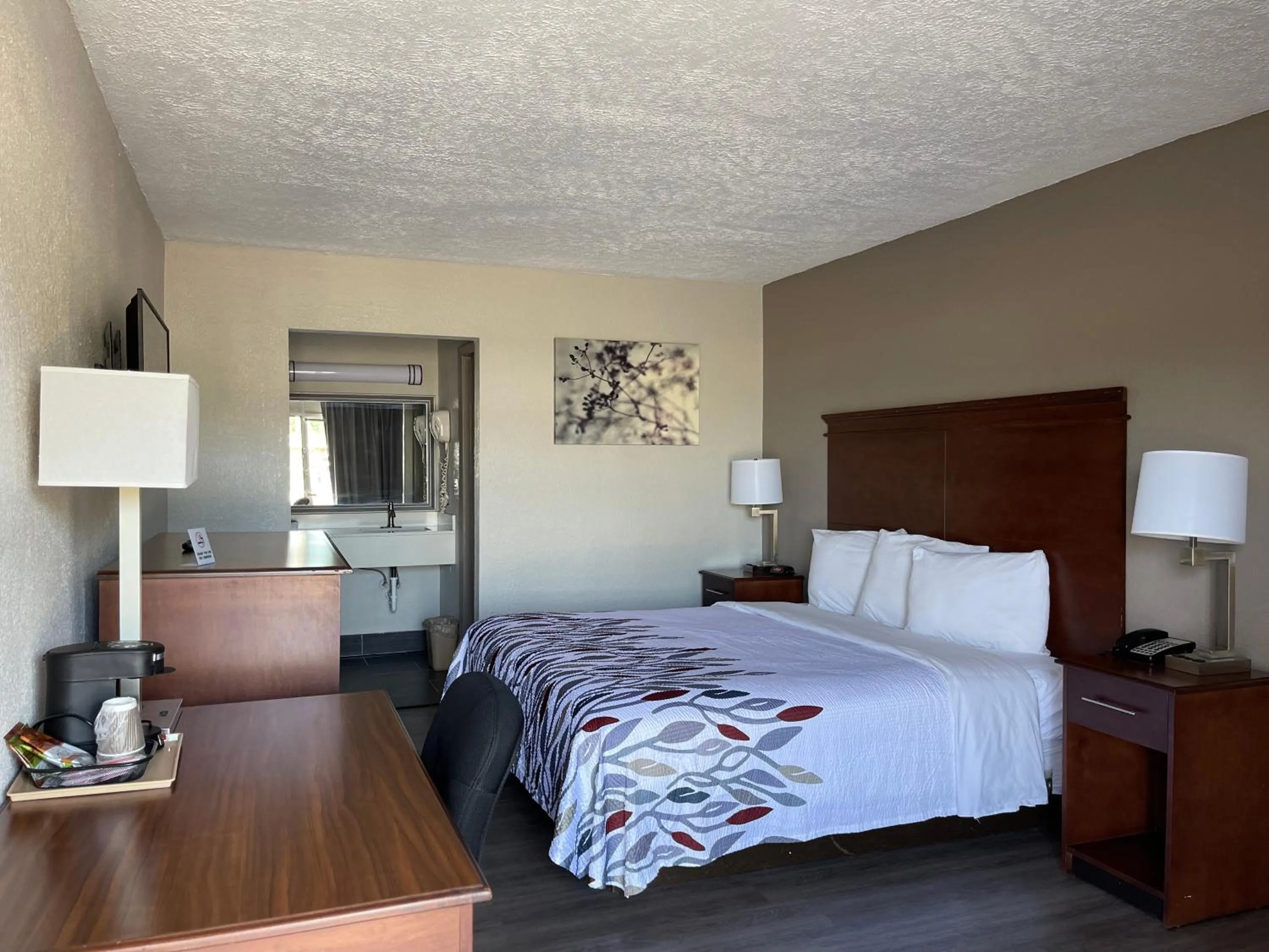 Bedroom, Bed in Red Roof Inn LaGrange