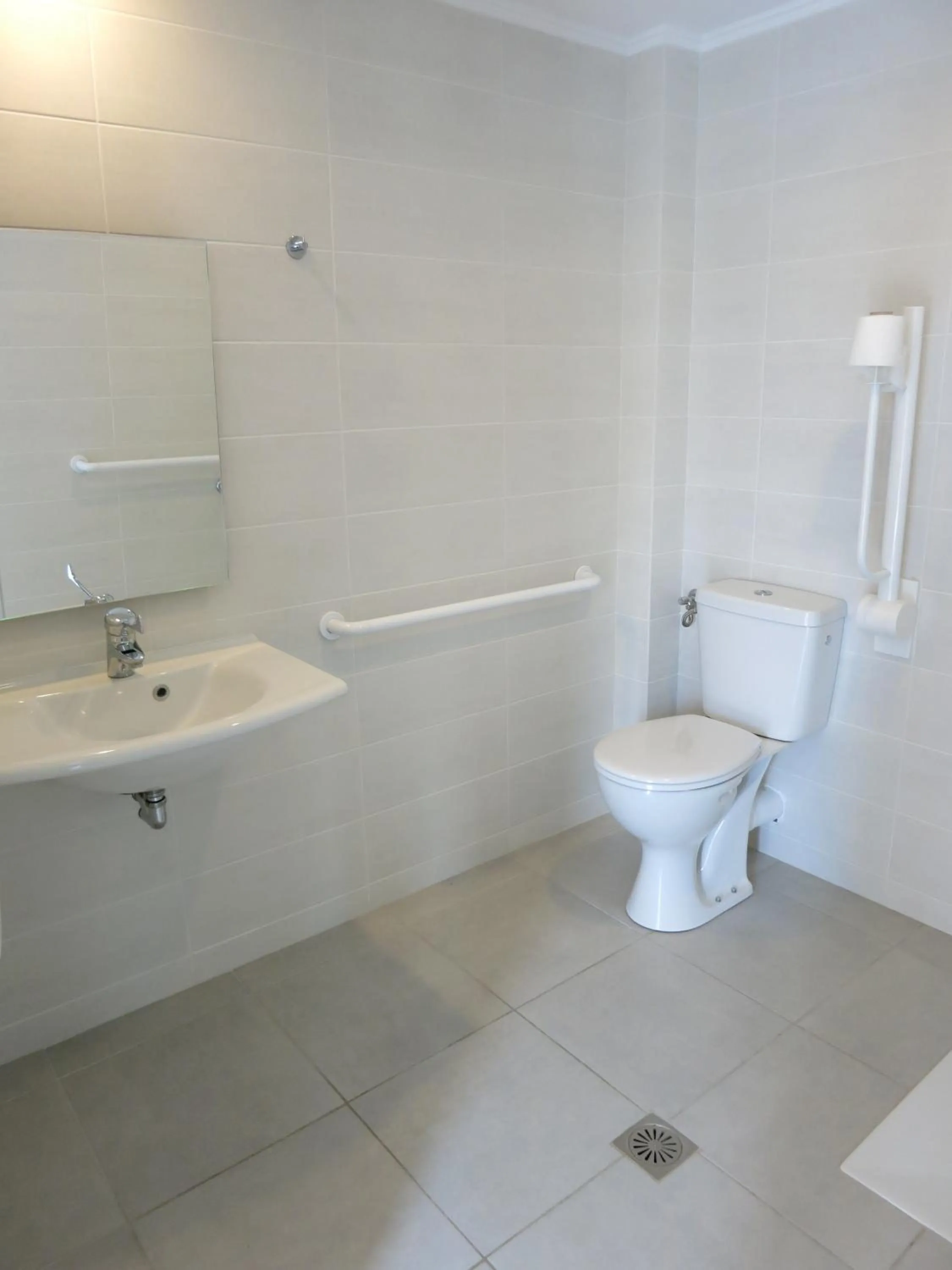 Bathroom in Amaryllis