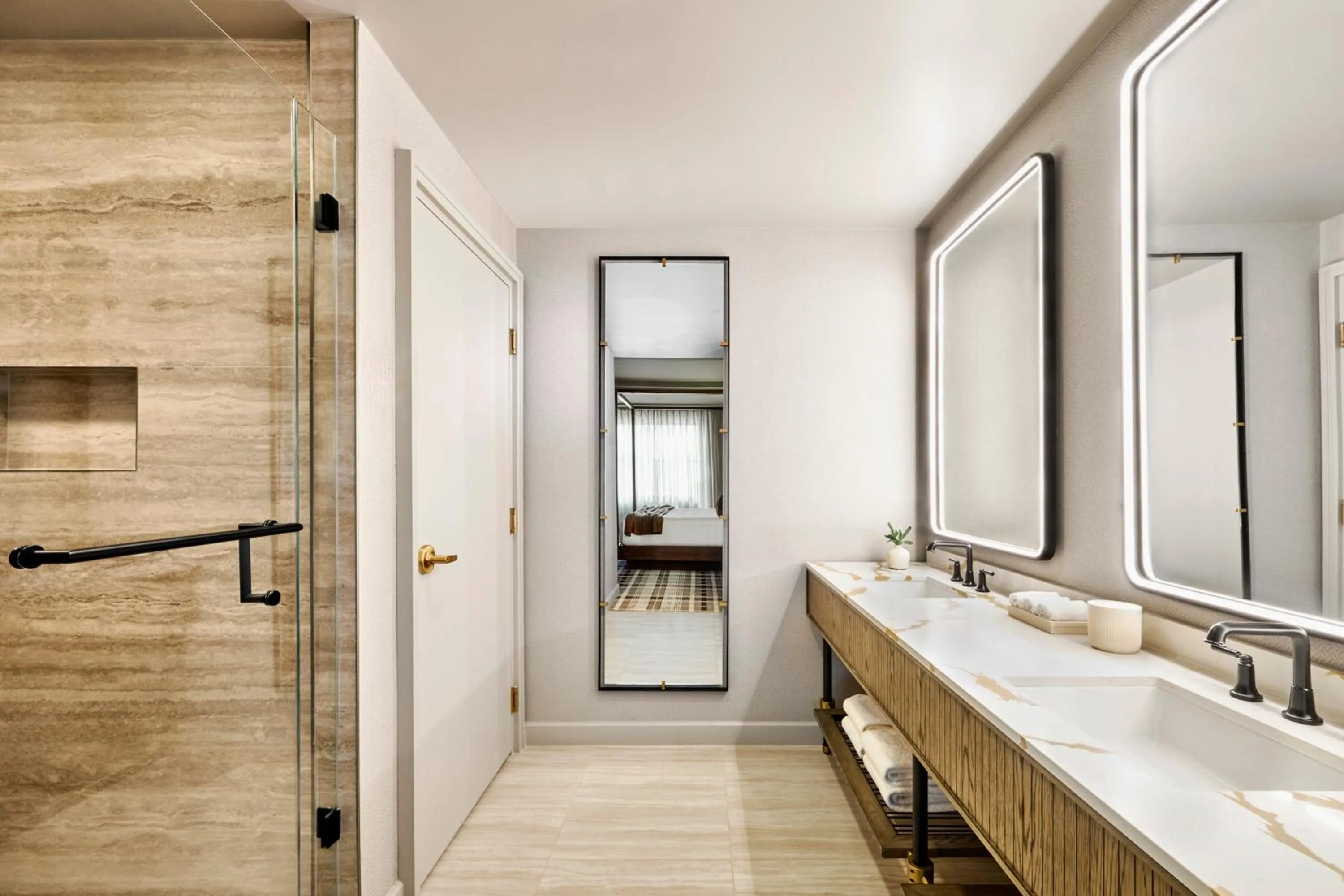 Facade/entrance in Omni Interlocken Hotel