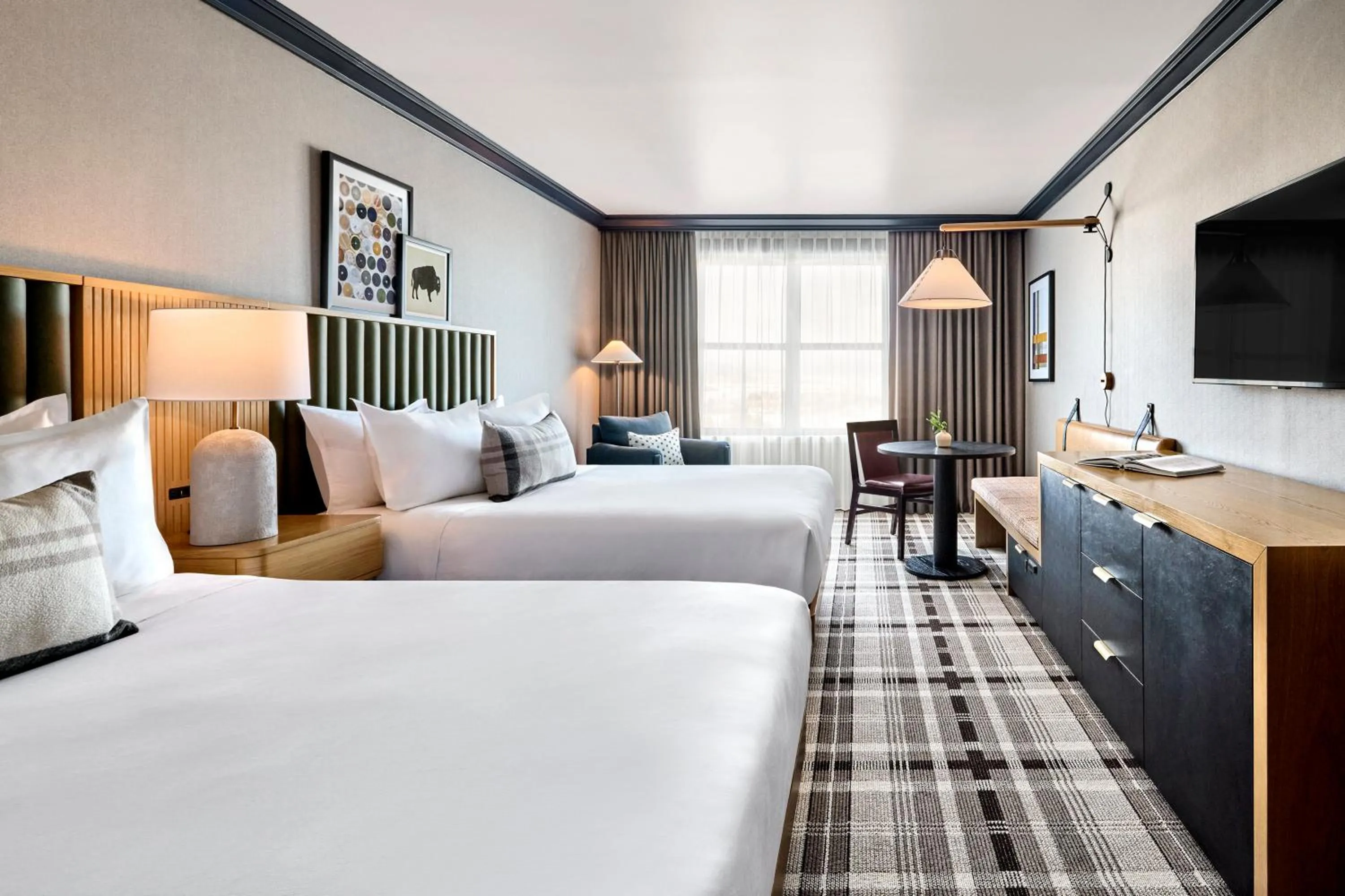 Facade/entrance, Bed in Omni Interlocken Hotel