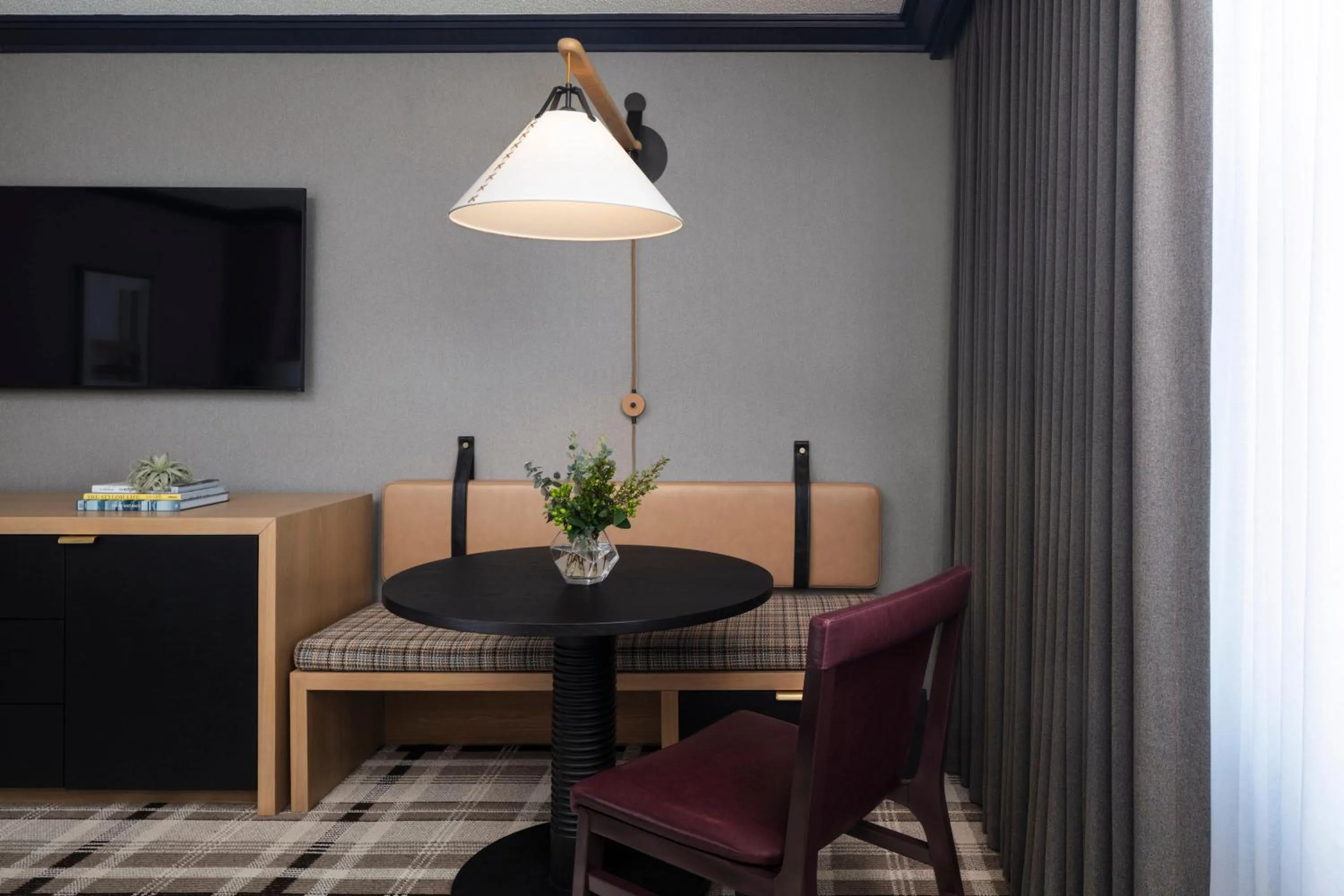 Bedroom in Omni Interlocken Hotel