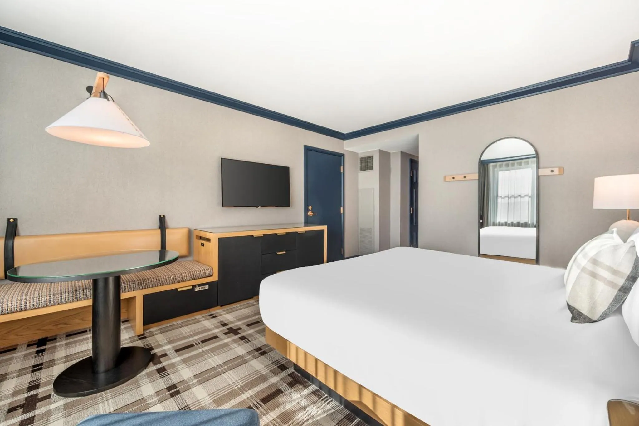 Photo of the whole room, Bed in Omni Interlocken Hotel