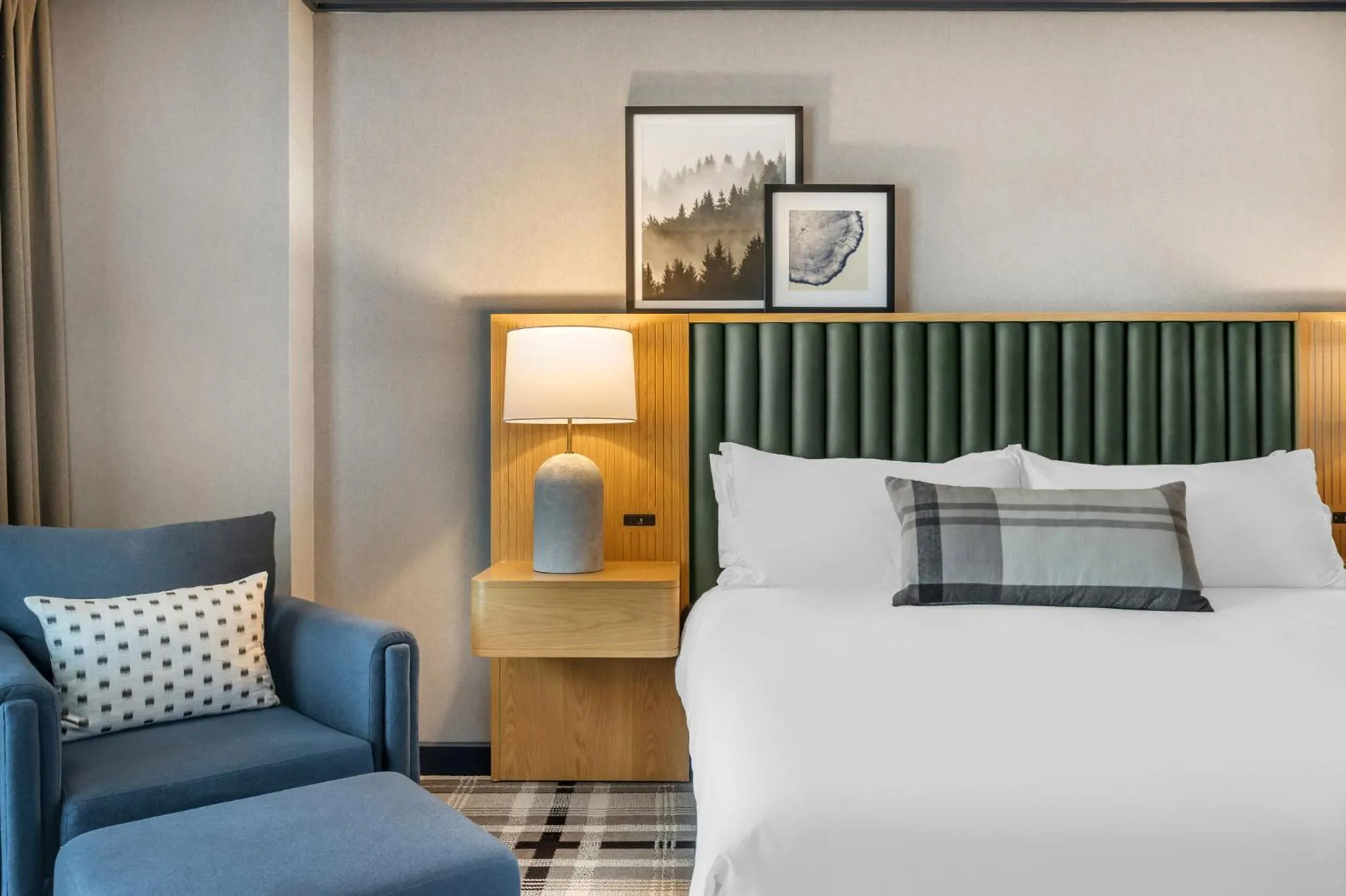 Photo of the whole room, Bed in Omni Interlocken Hotel