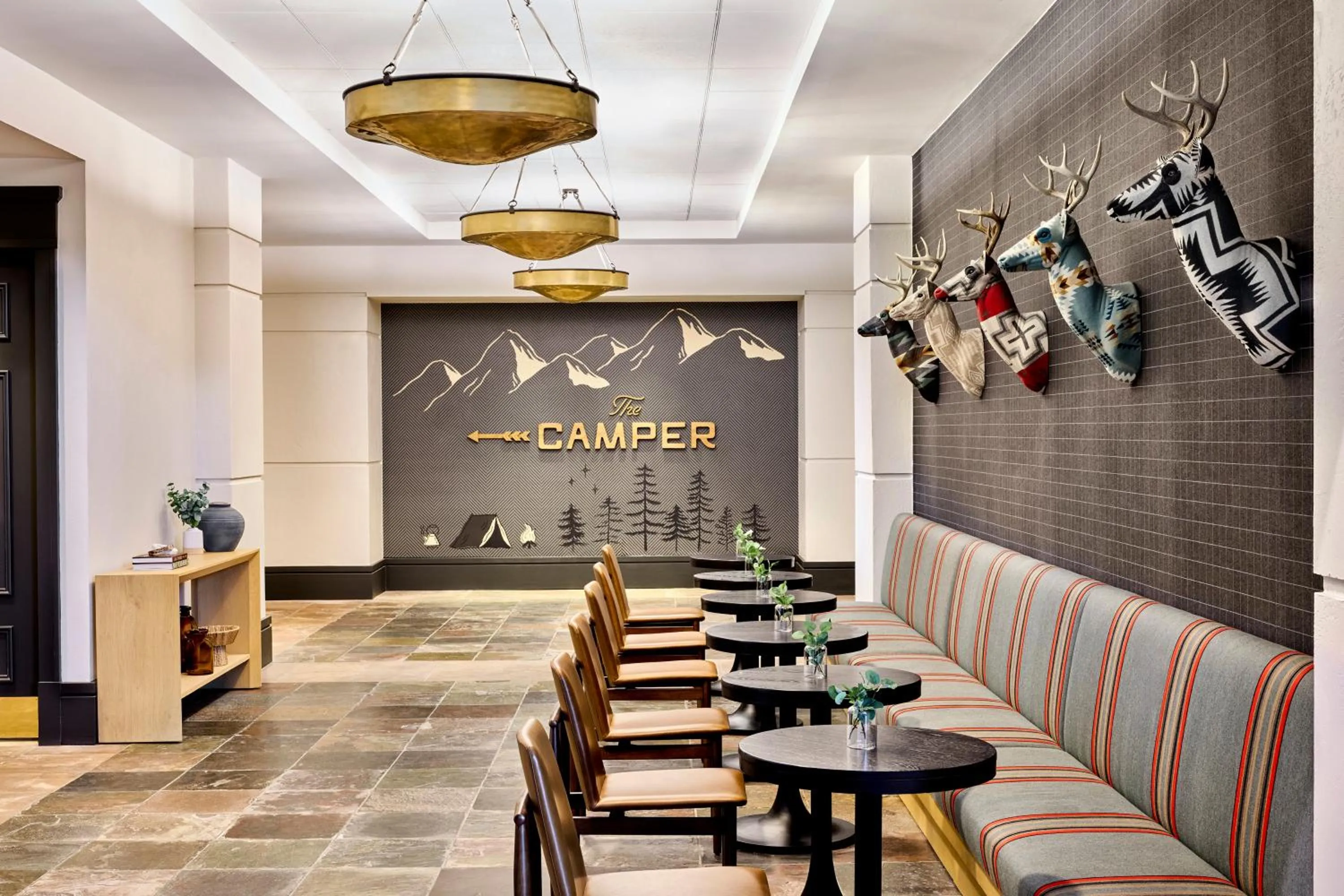 Facade/entrance in Omni Interlocken Hotel