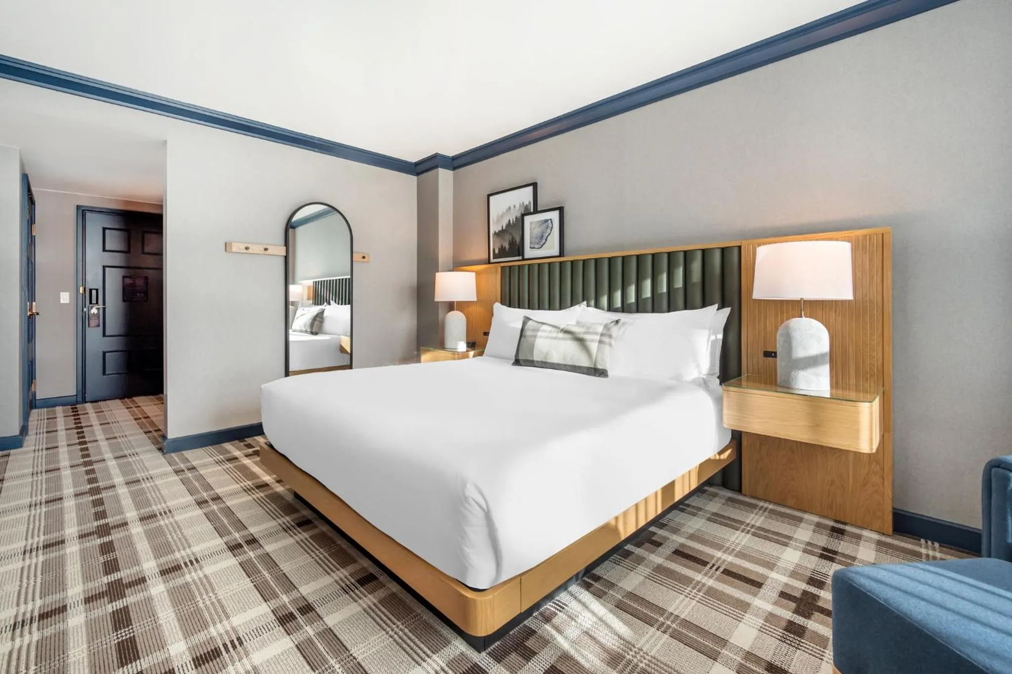 Photo of the whole room, Bed in Omni Interlocken Hotel