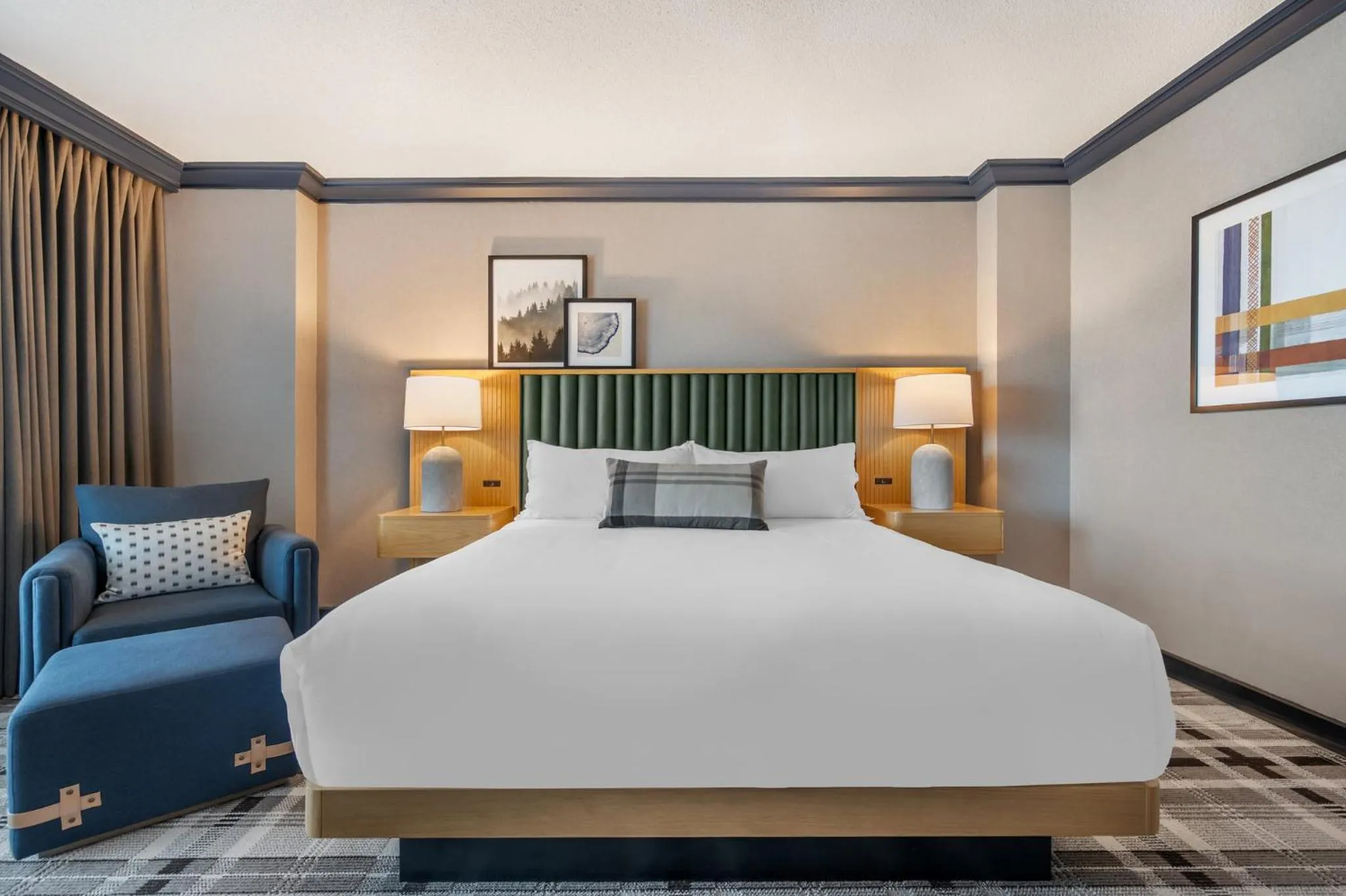 Photo of the whole room, Bed in Omni Interlocken Hotel