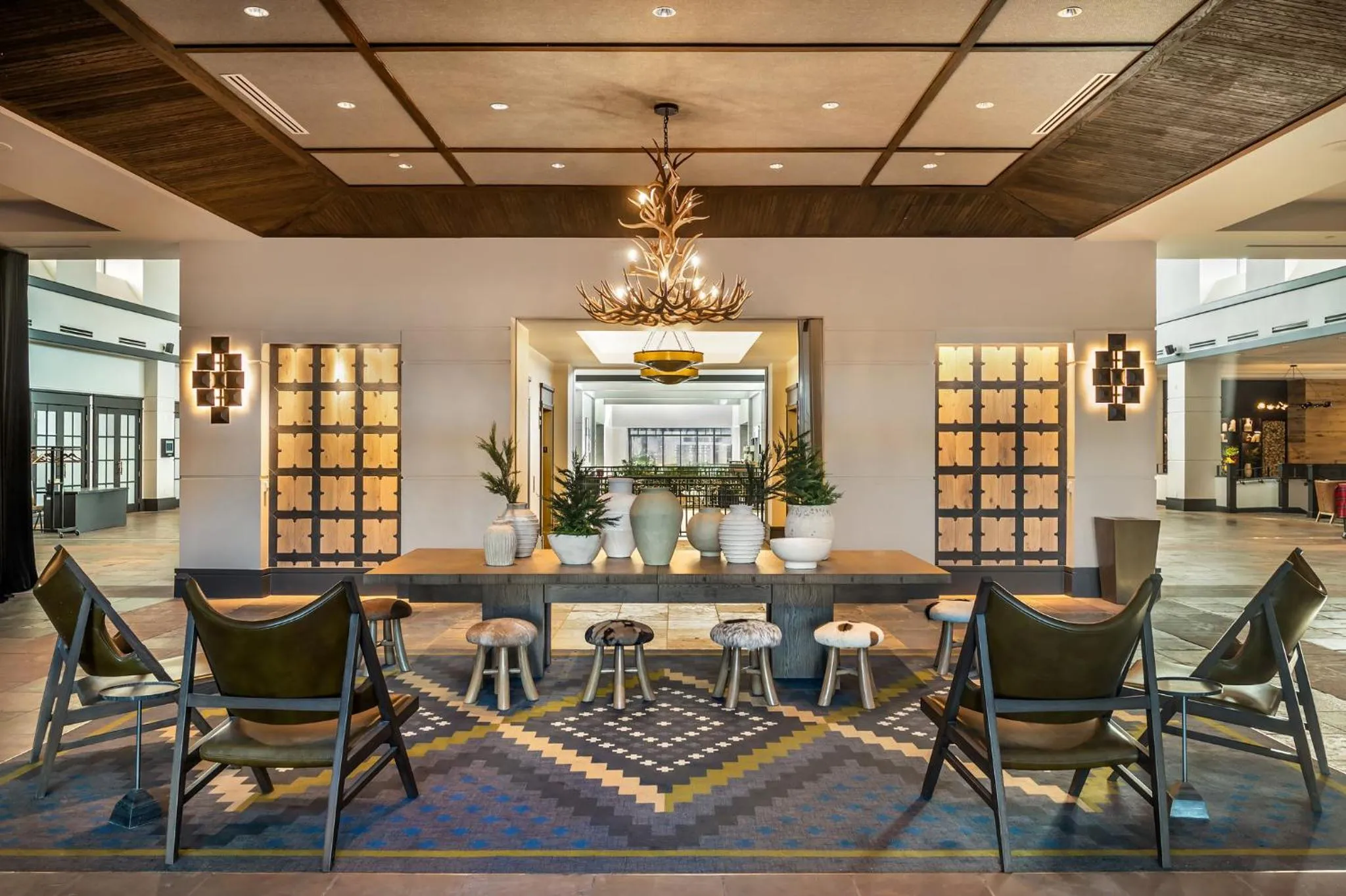 Lobby or reception in Omni Interlocken Hotel