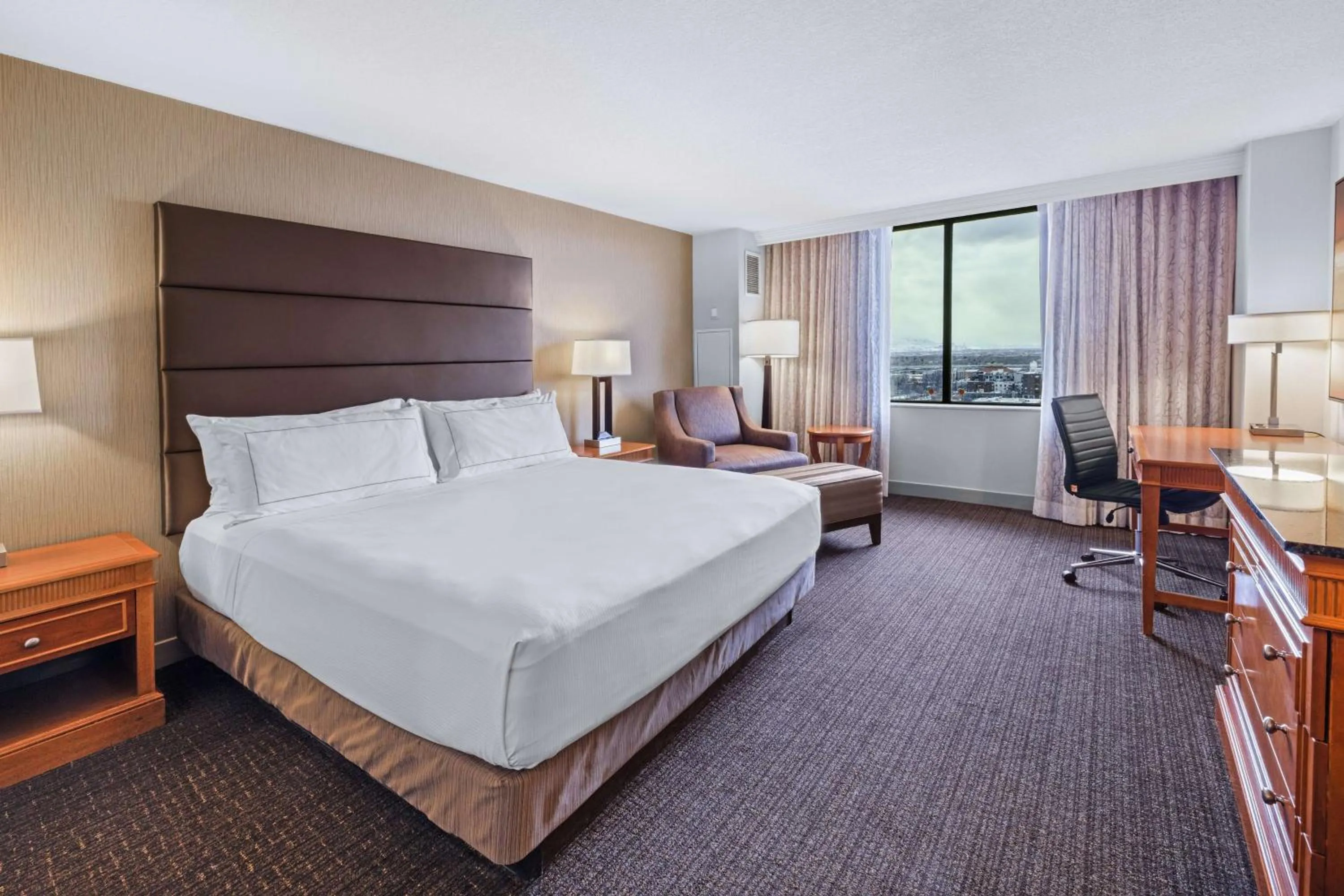 Living room, Bed in Hilton Salt Lake City Center