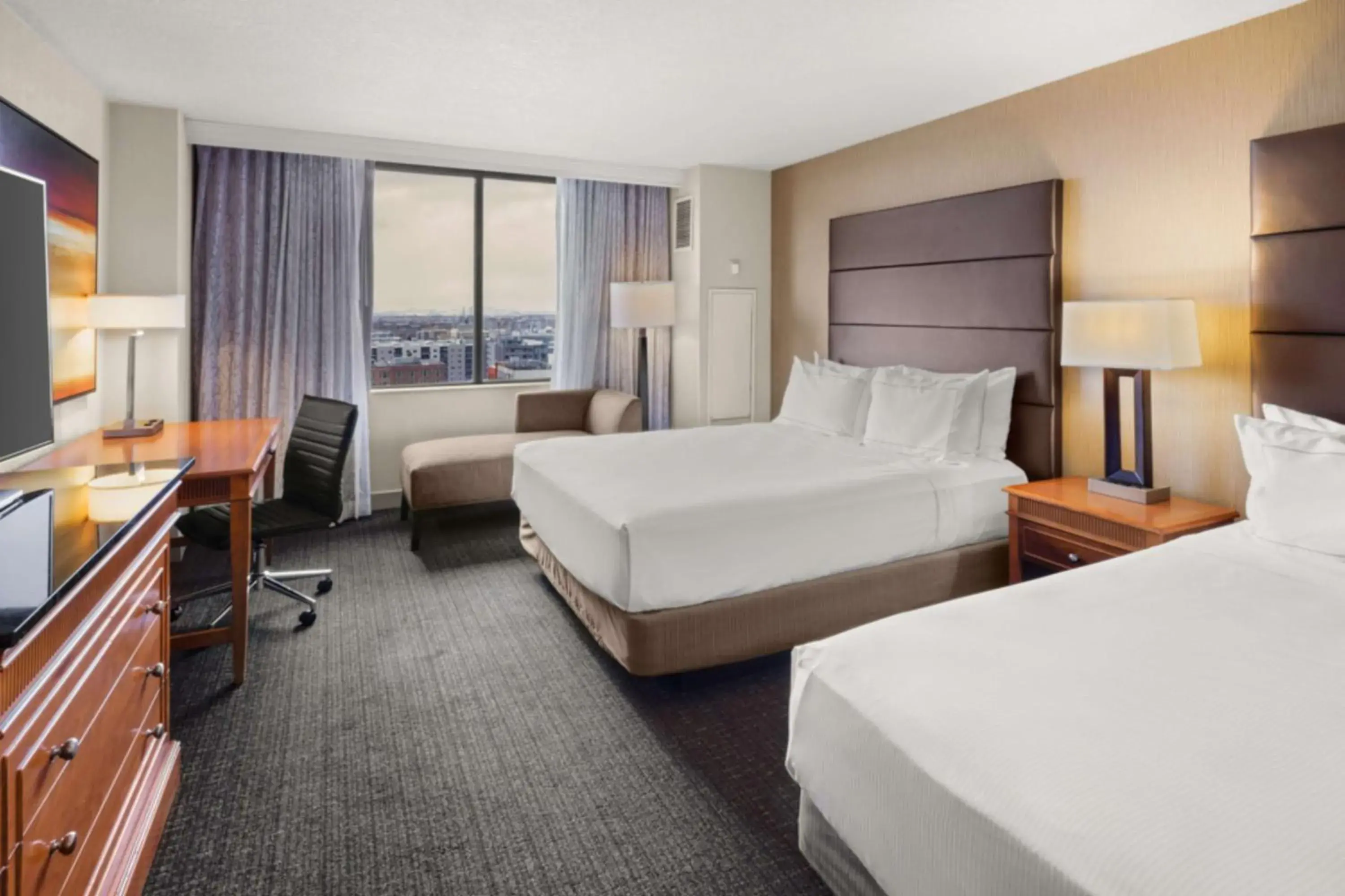 Queen Room with Mountain View in Hilton Salt Lake City Center Queen Room with Mountain View in Hilton Salt Lake City Center