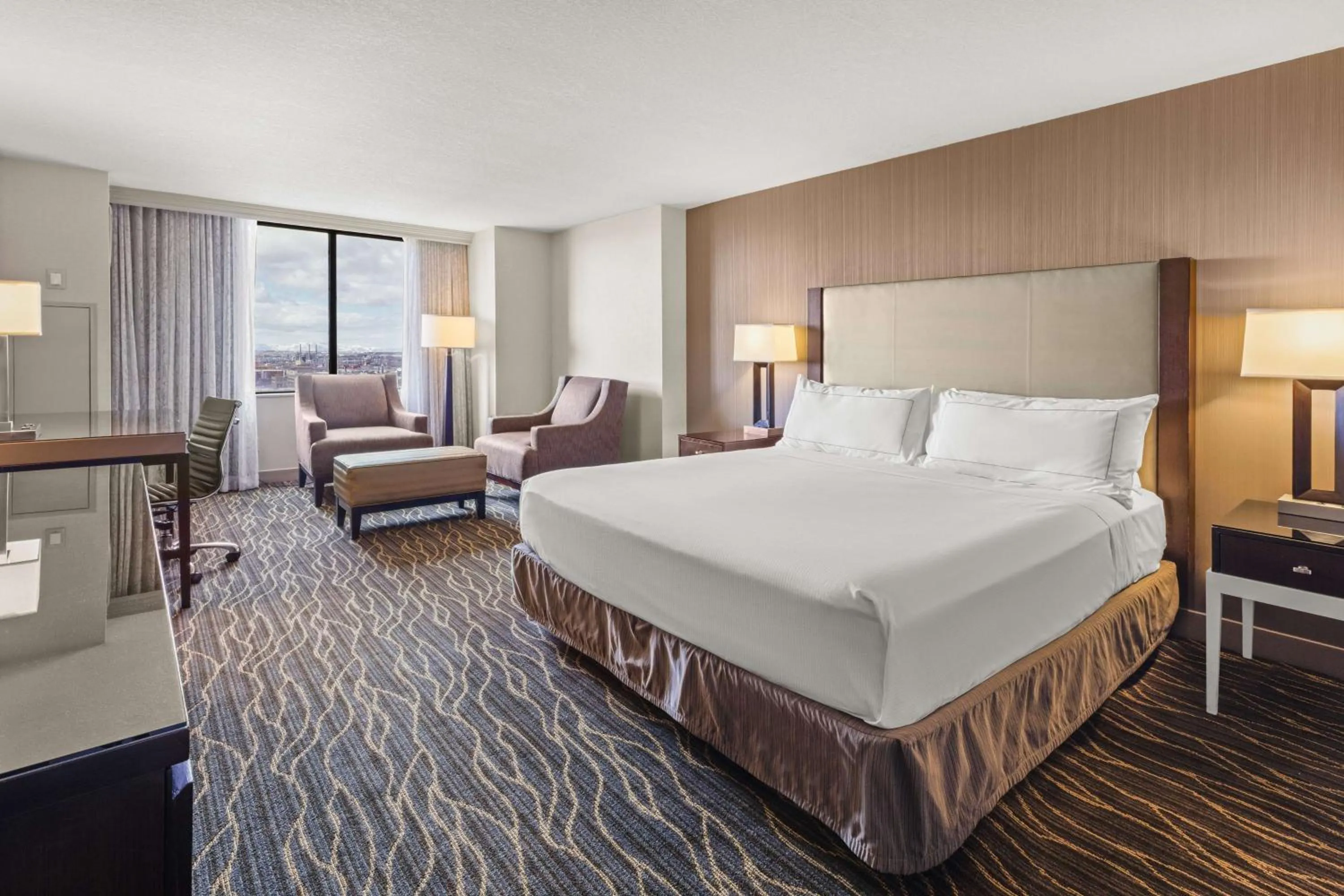 Living room, Bed in Hilton Salt Lake City Center