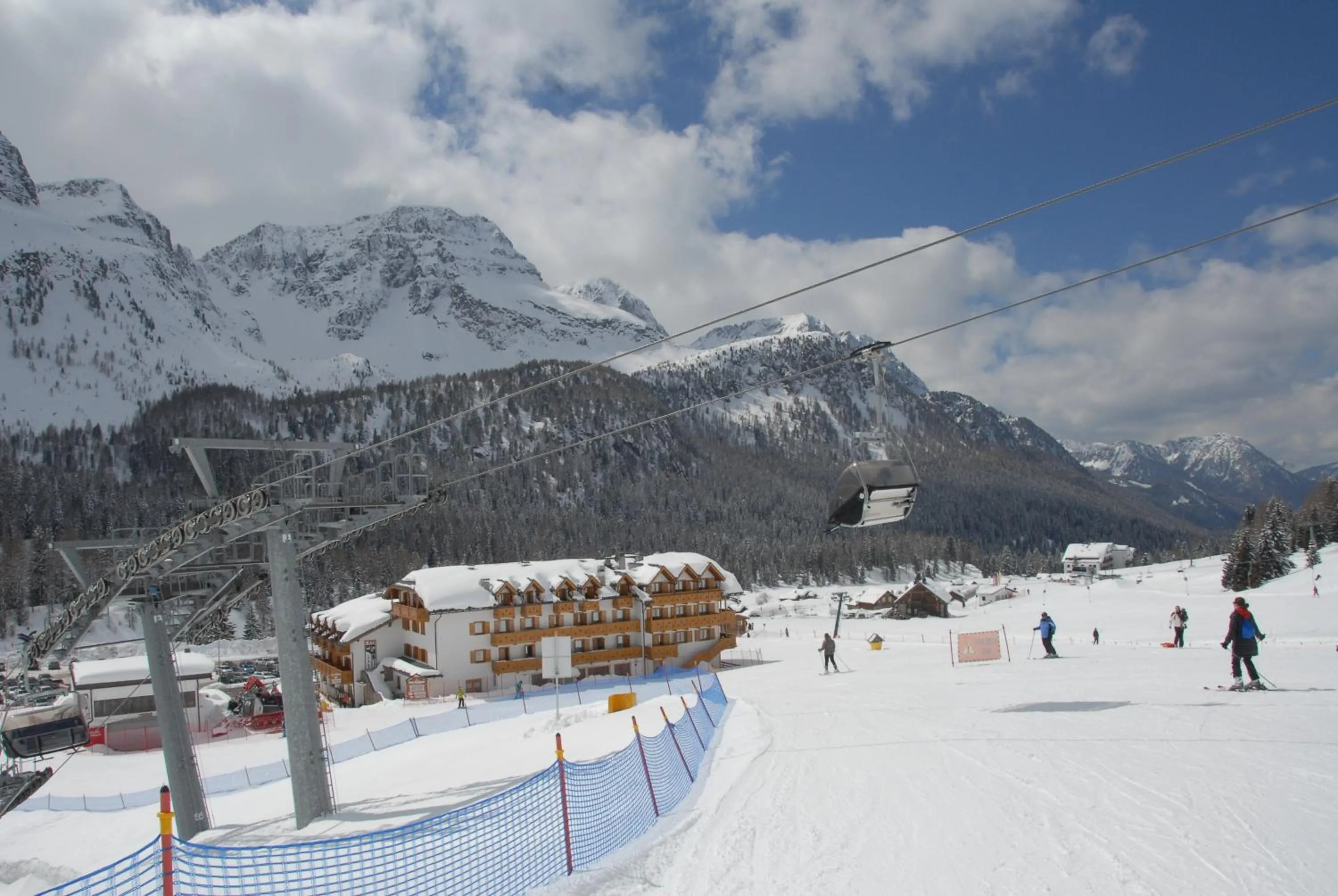 Skiing in Hotel San Marco