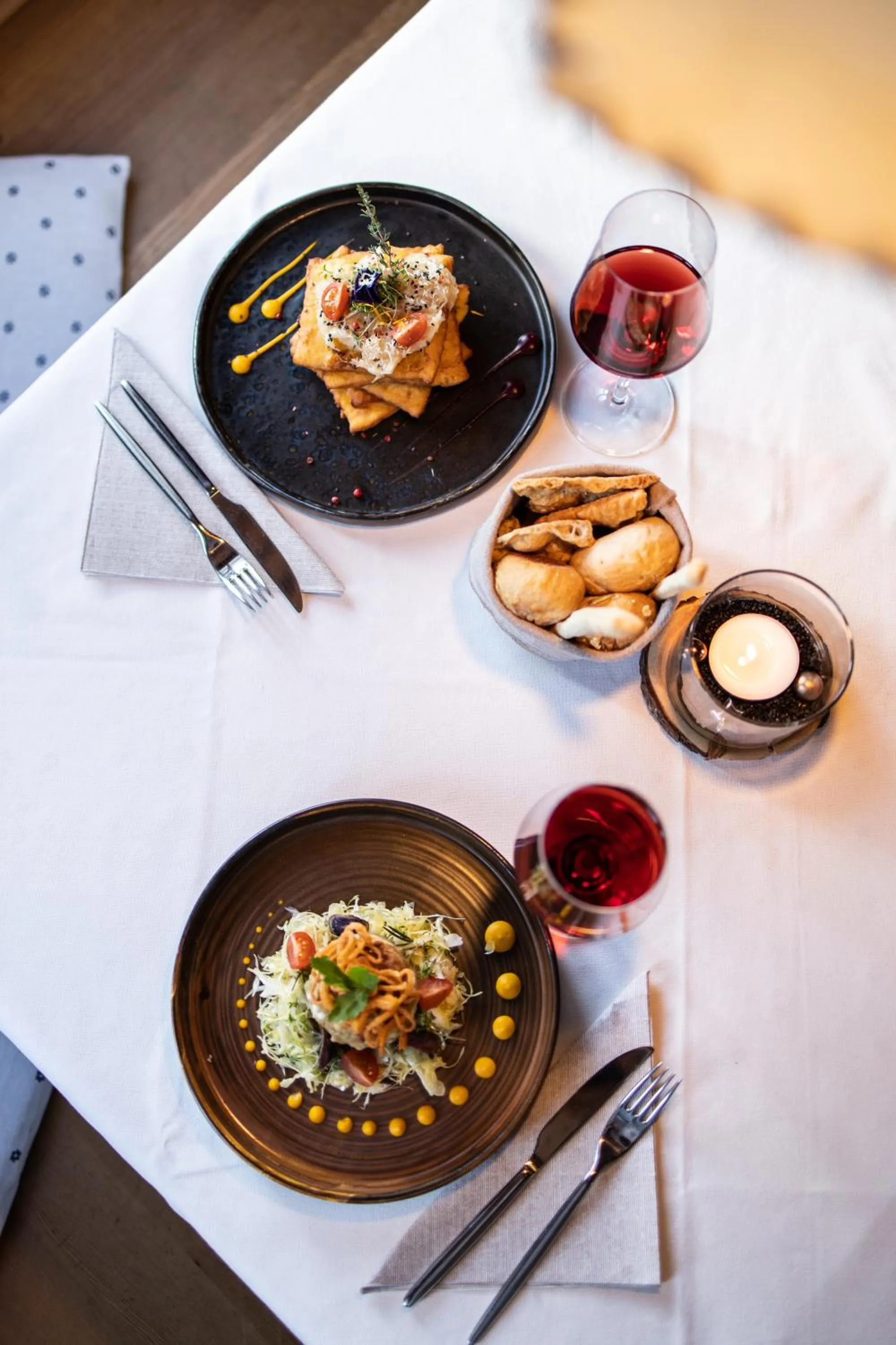 Restaurant/places to eat in Hotel Fines