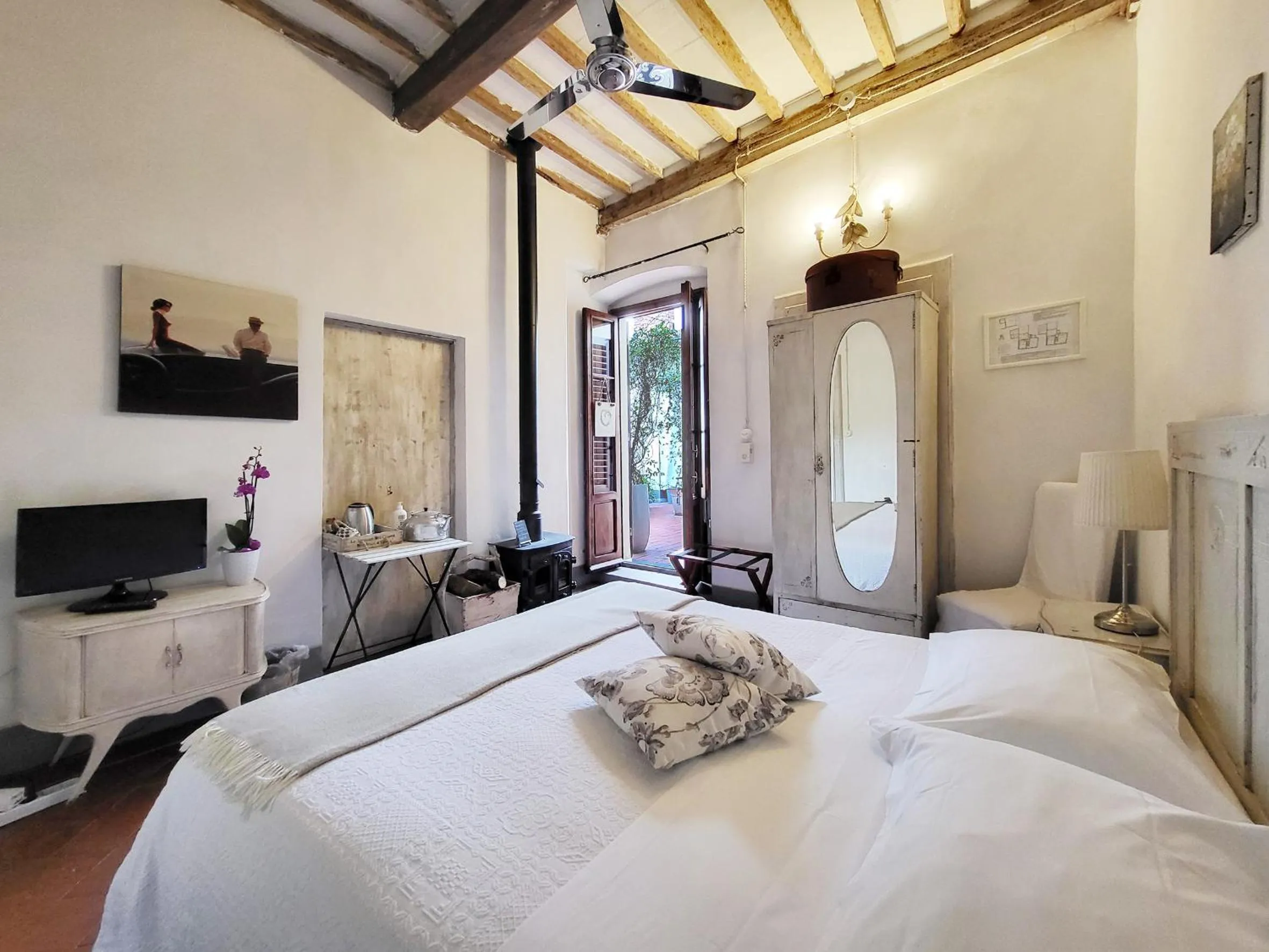 Photo of the whole room, Bed in Le Terrazze Del Chianti b&b Residenza d'Epoca e di Charme