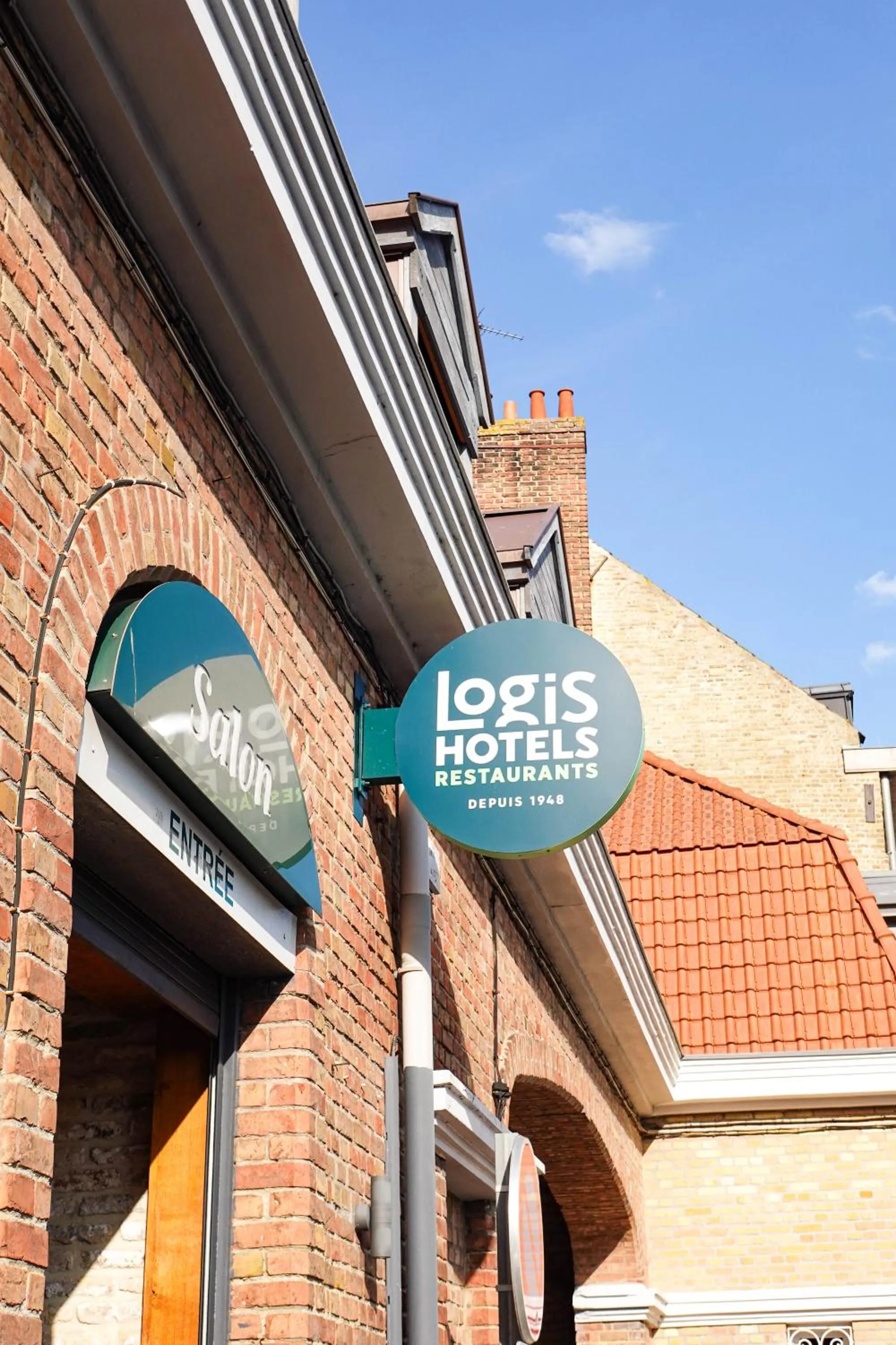 Facade/entrance in Hôtel - Restaurant Au Tonnelier