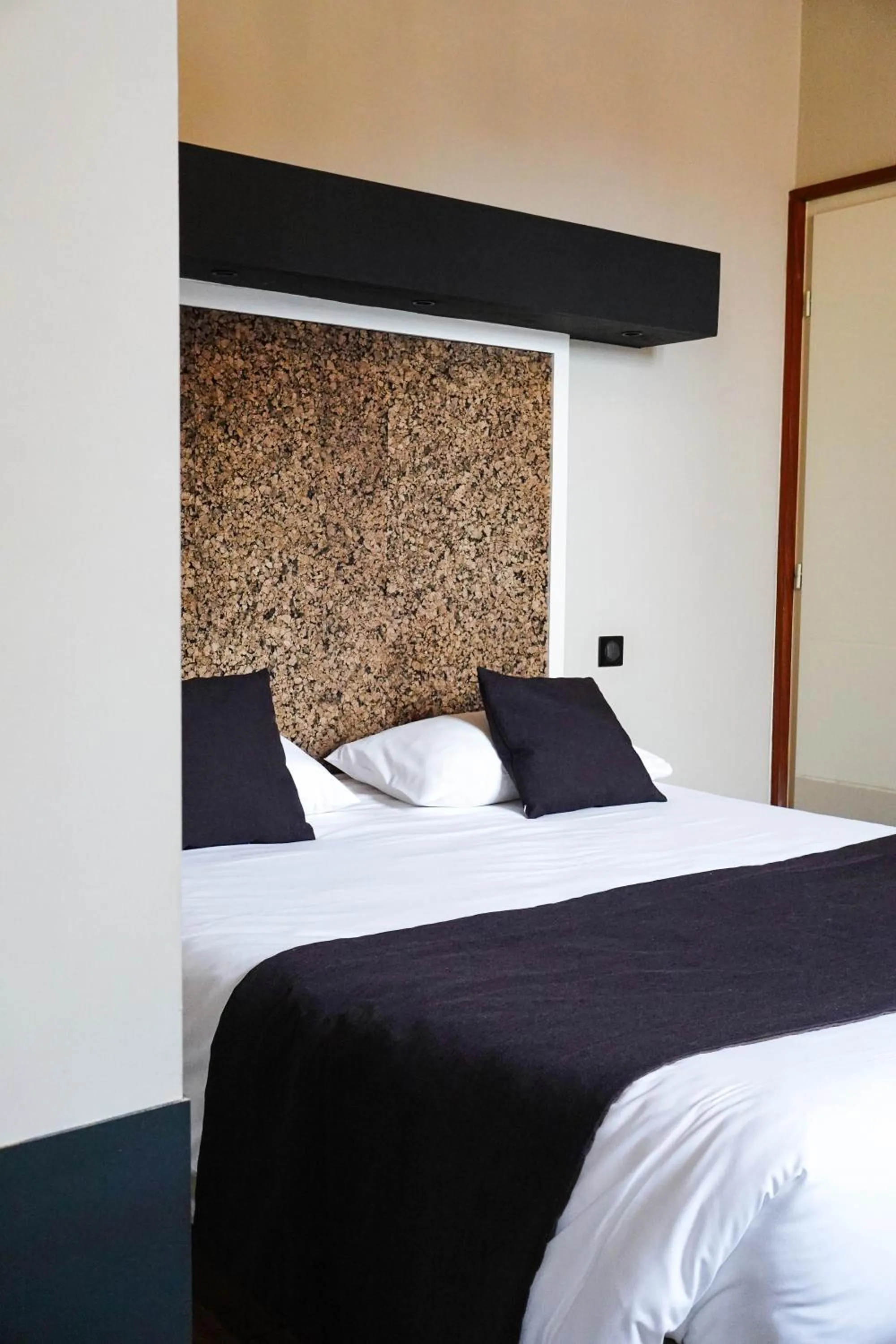 Bedroom, Bed in Hôtel - Restaurant Au Tonnelier