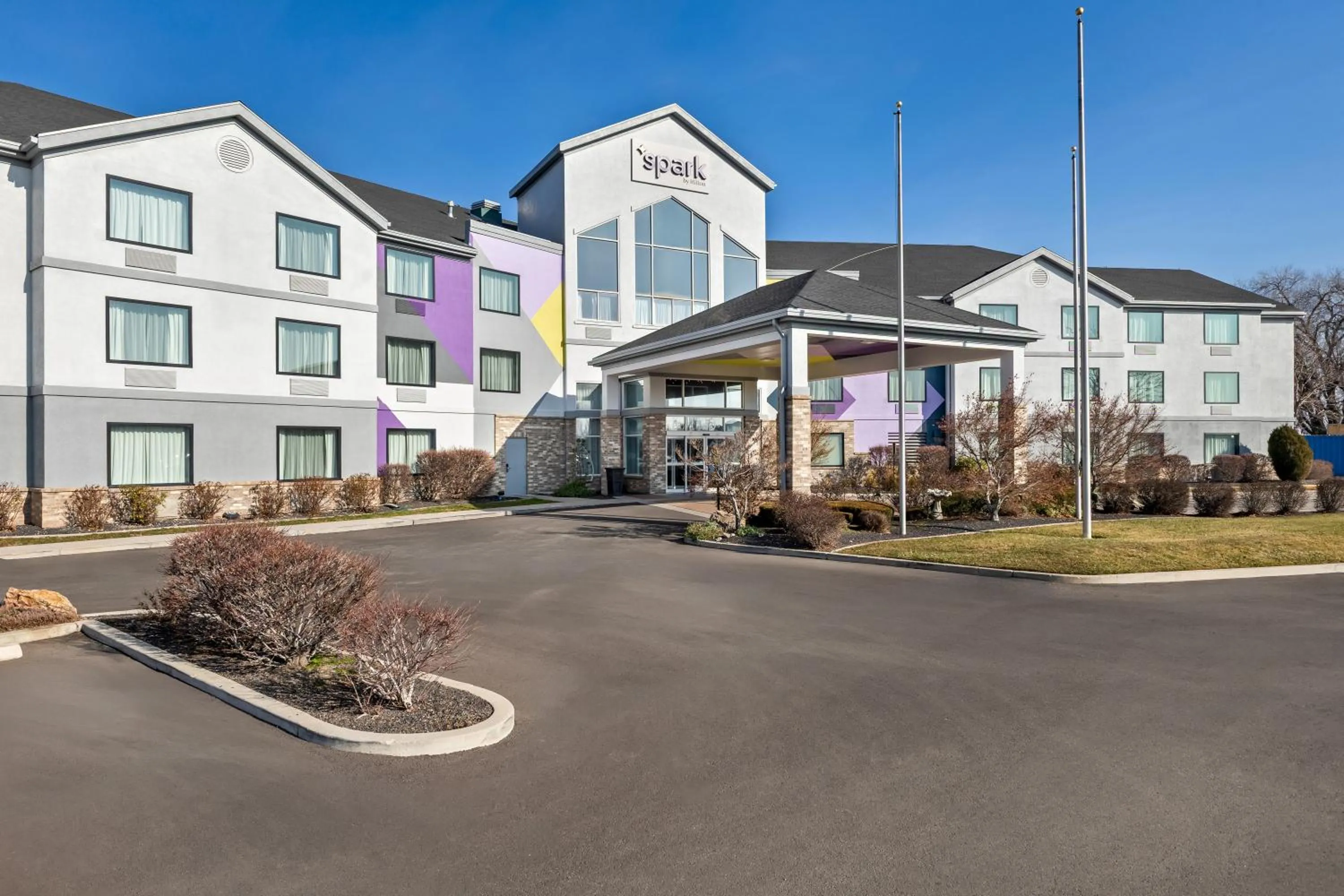 Property building in Spark by Hilton Salt Lake City Central