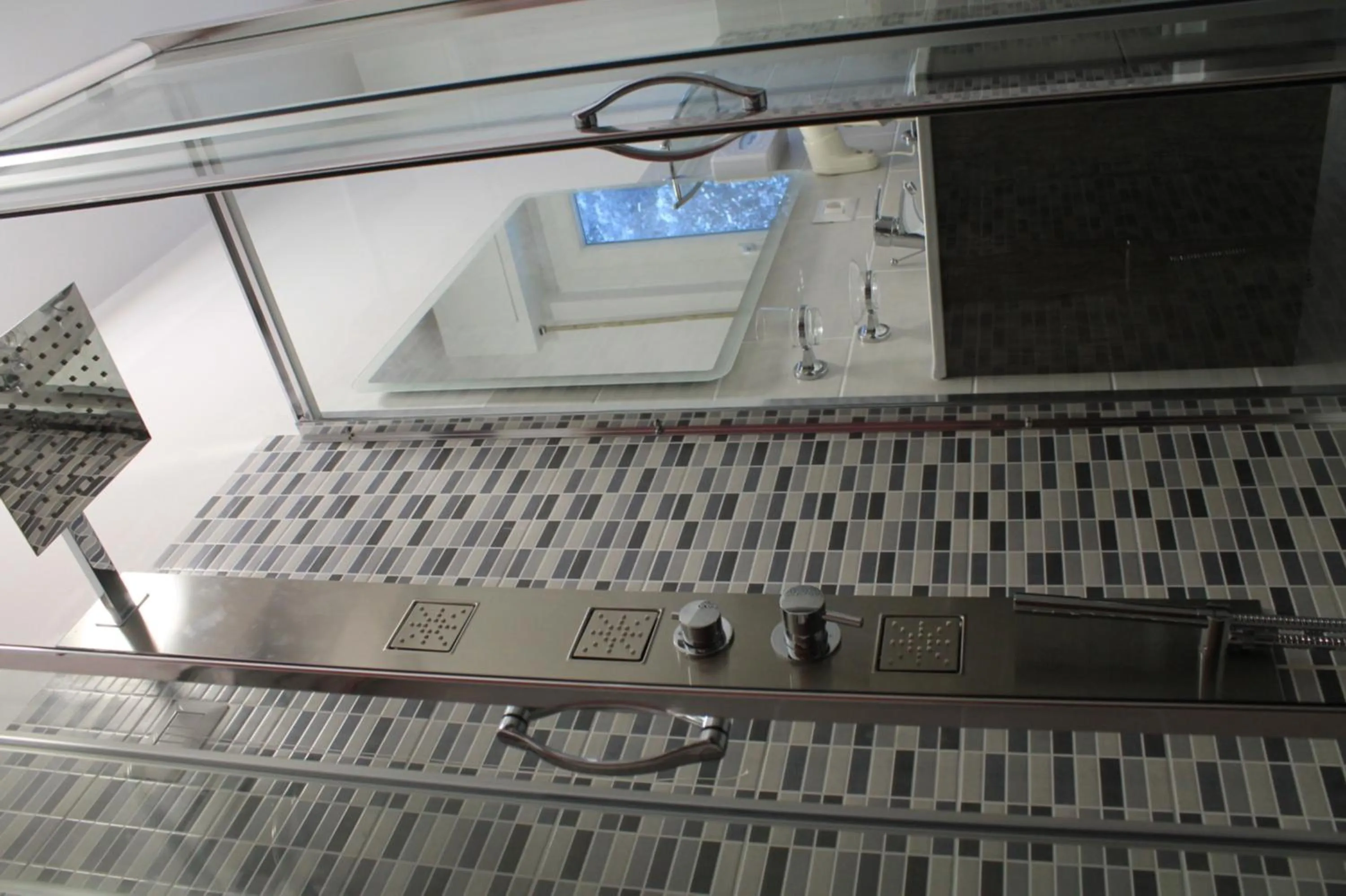 Shower in Albergo Paradiso