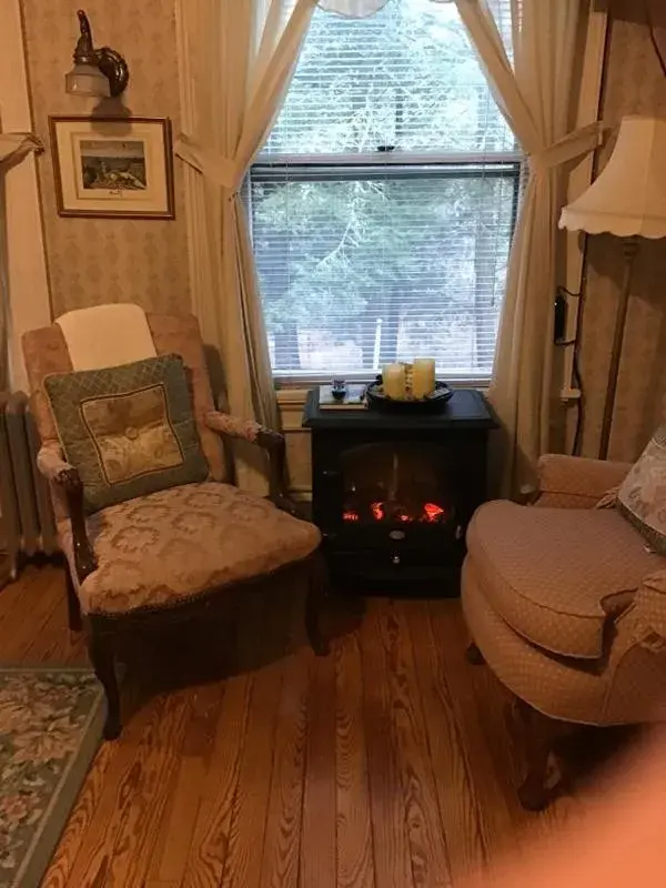 Queen Room with Garden View in Brookview Manor Inn Queen Room with Garden View in Brookview Manor Inn
