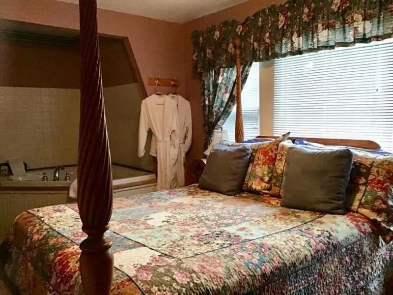Bed in Brookview Manor Inn