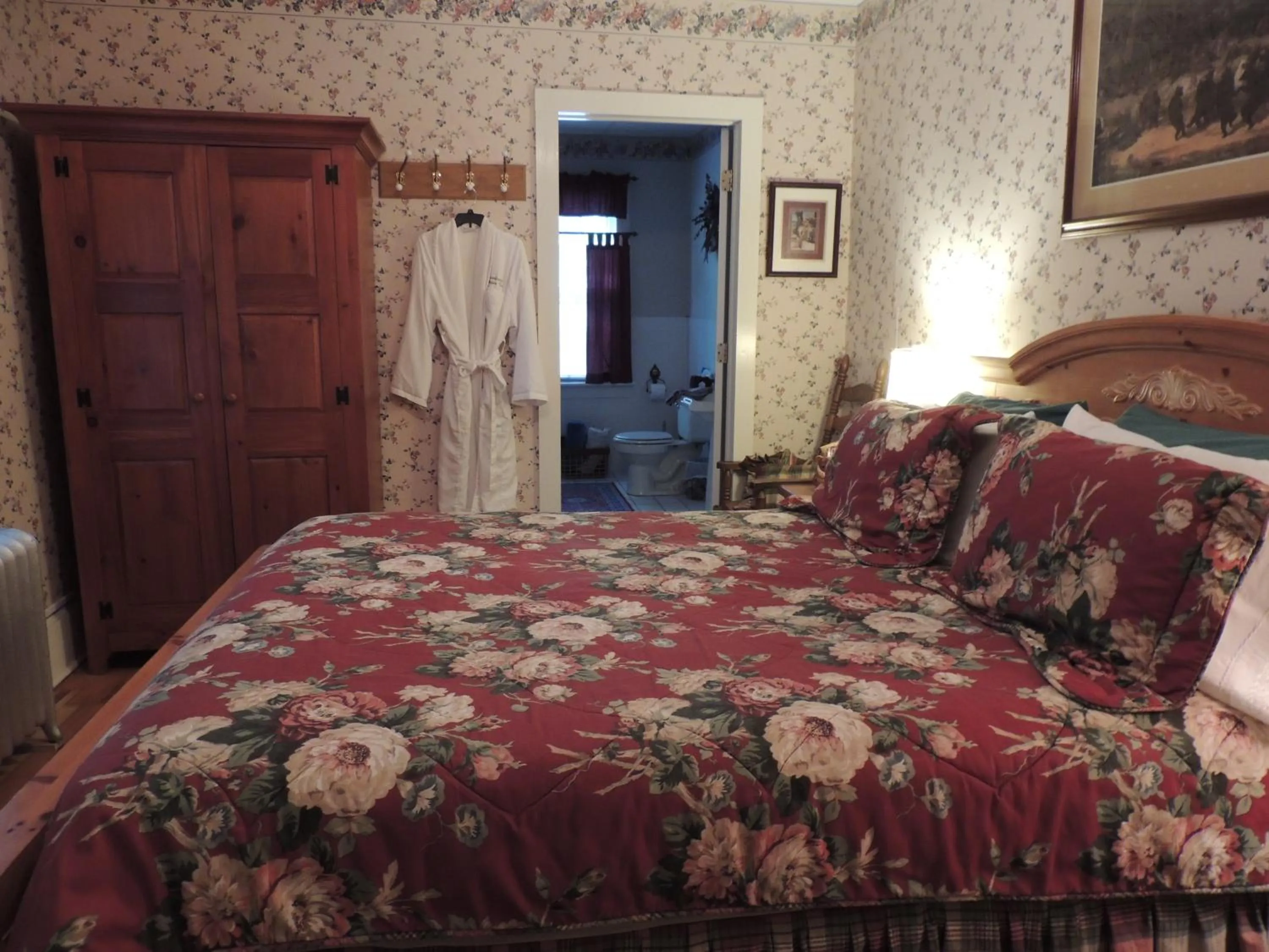 Bed in Brookview Manor Inn