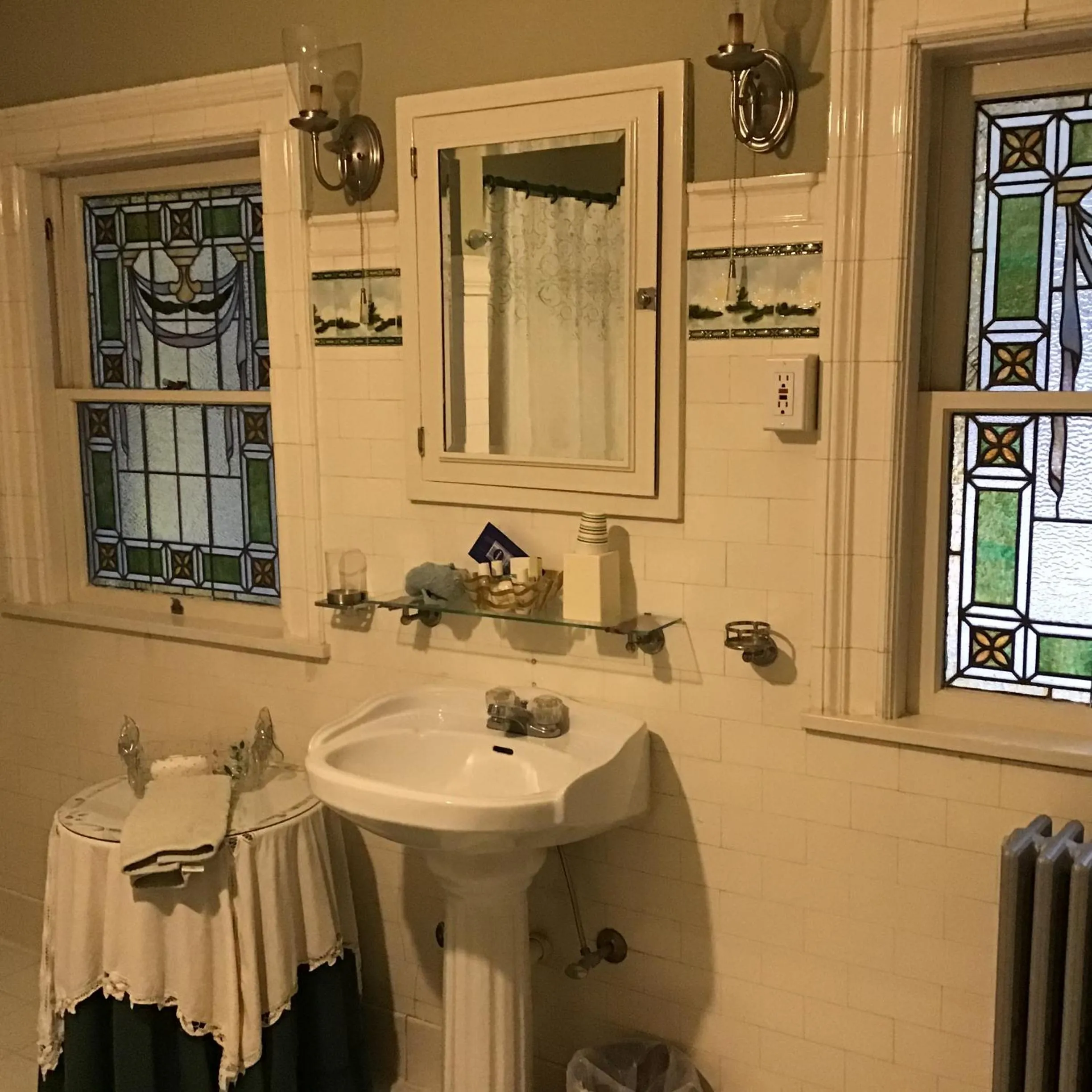 Bathroom in Brookview Manor Inn