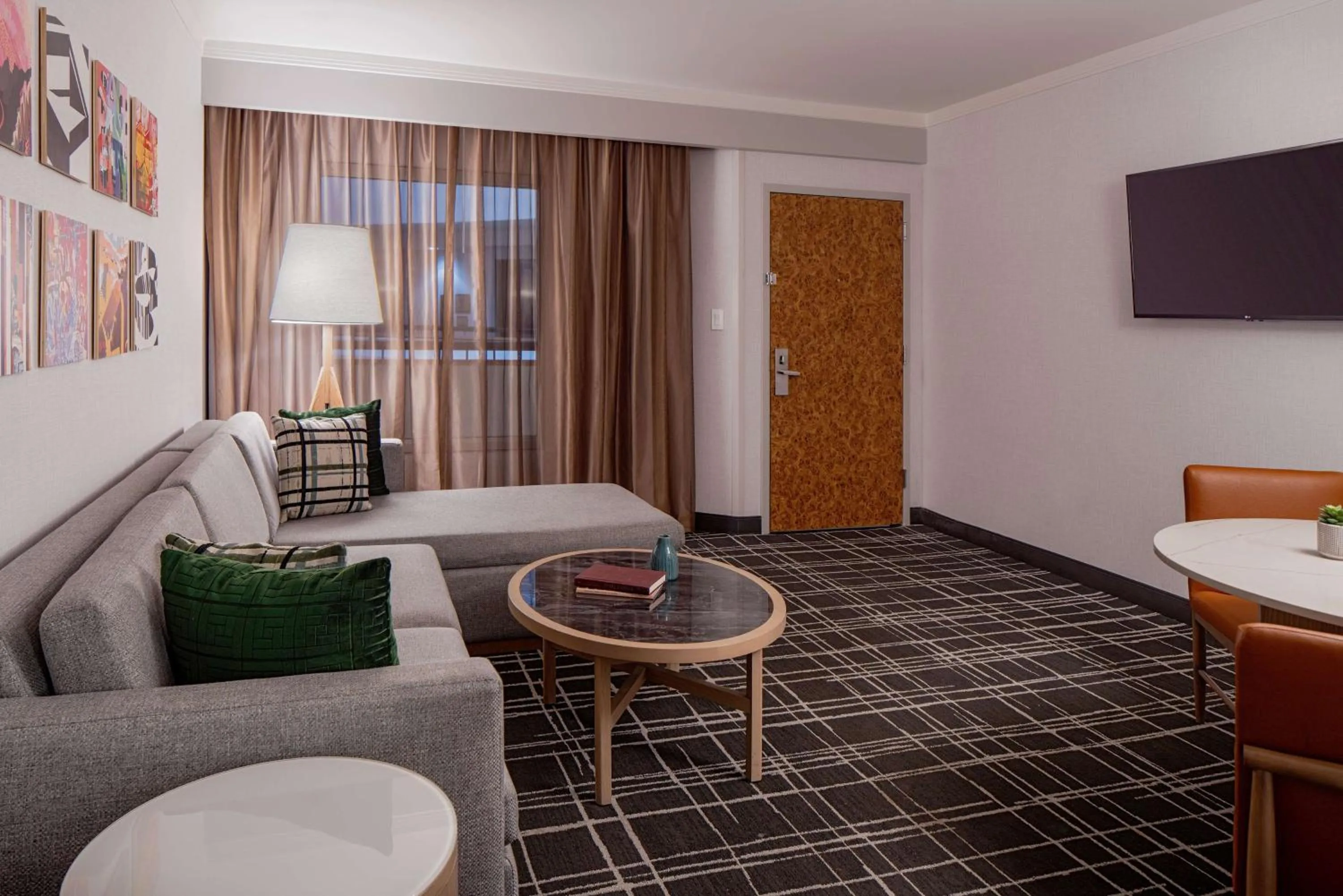 Living room in Doubletree Suites by Hilton Salt Lake City