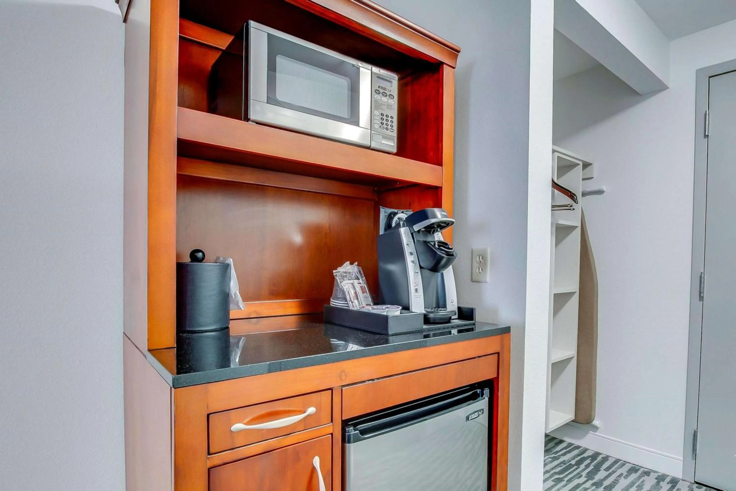 Photo of the whole room in Hilton Garden Inn Louisville-Northeast