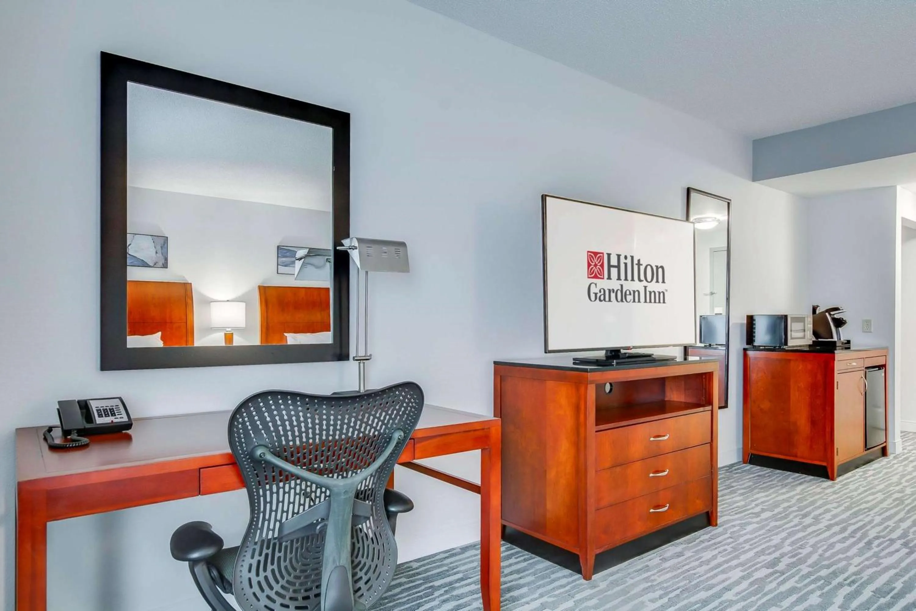 Bedroom in Hilton Garden Inn Louisville-Northeast