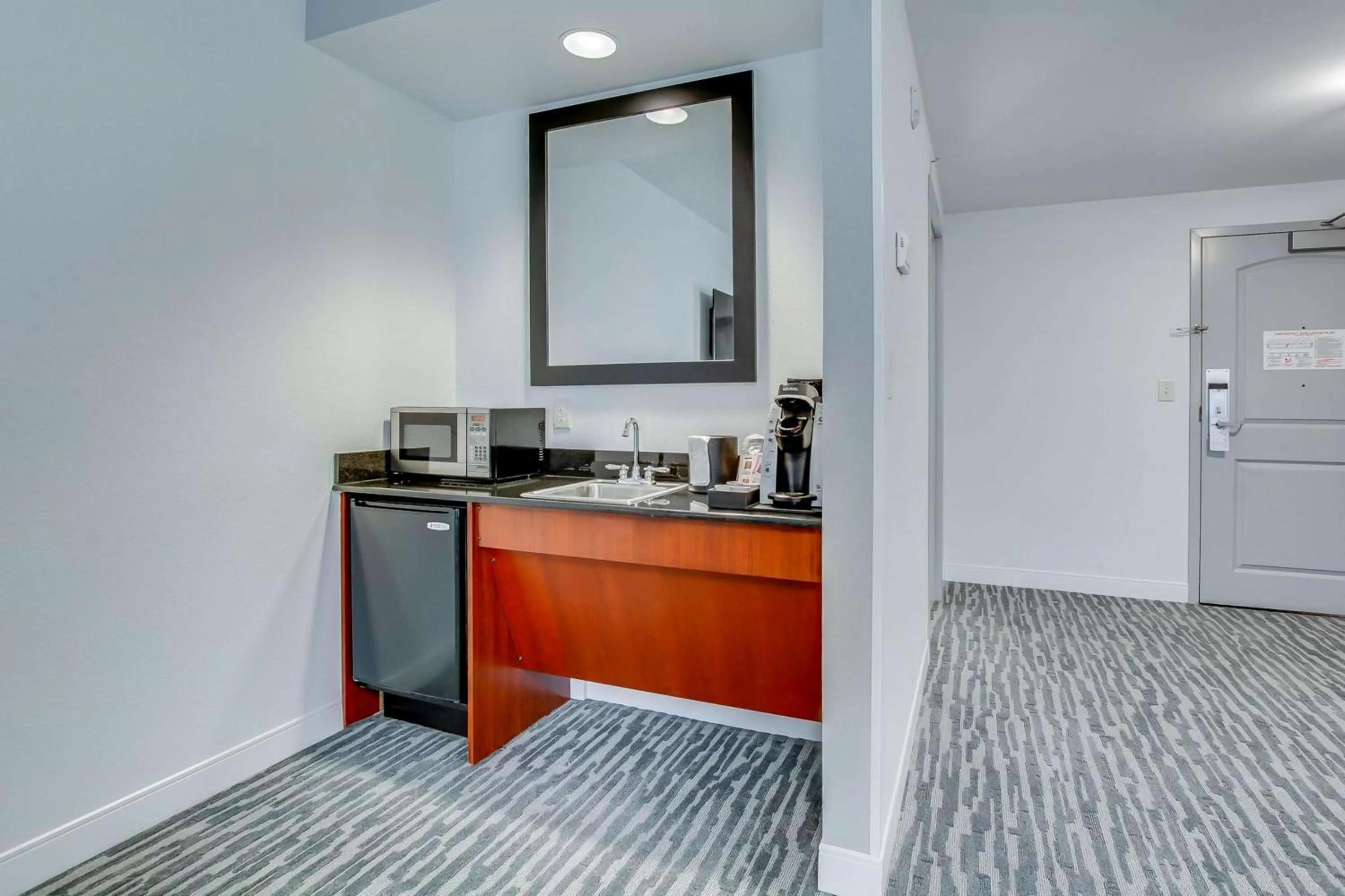 Photo of the whole room in Hilton Garden Inn Louisville-Northeast