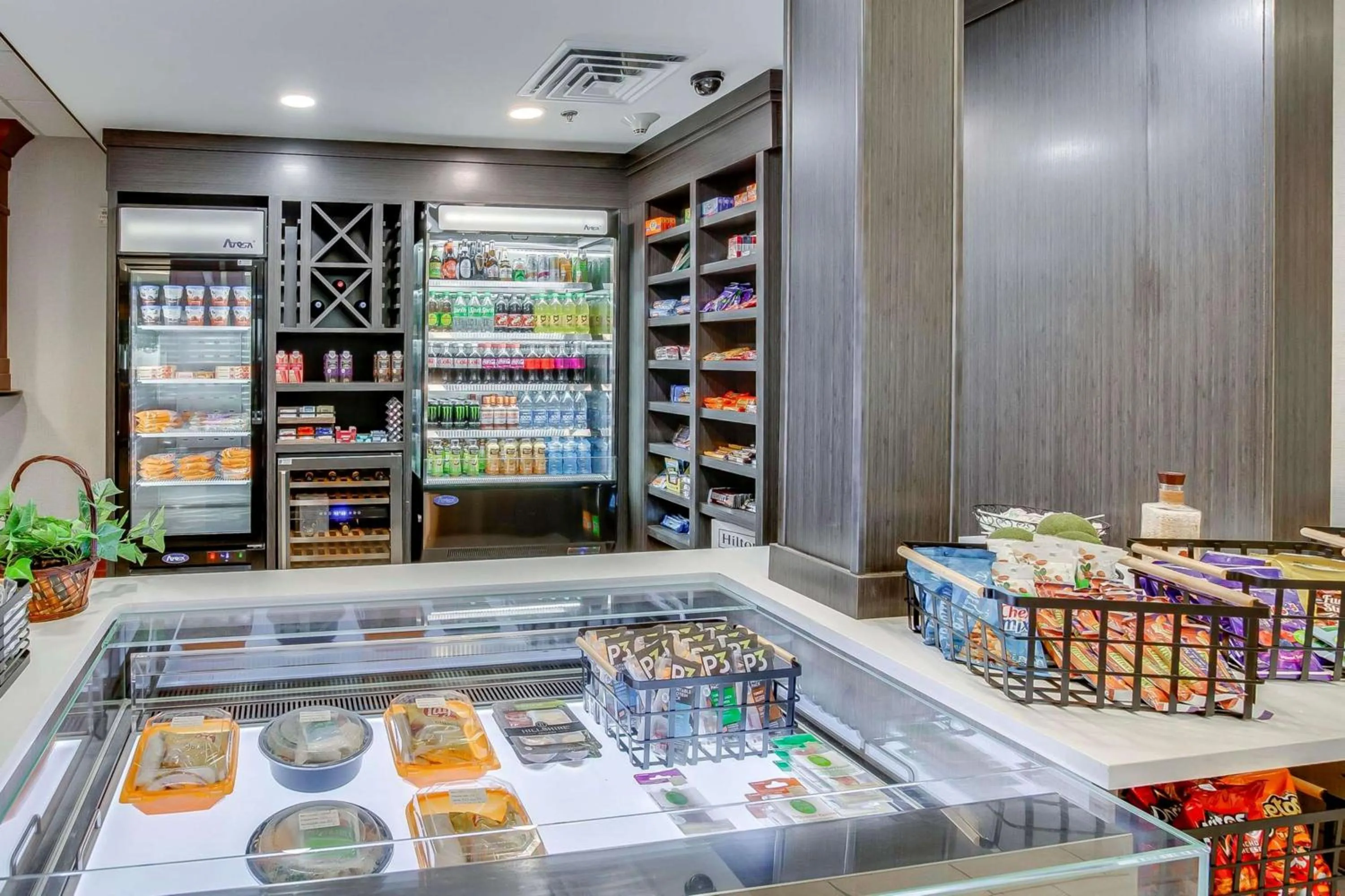 Restaurant/places to eat in Hilton Garden Inn Louisville-Northeast