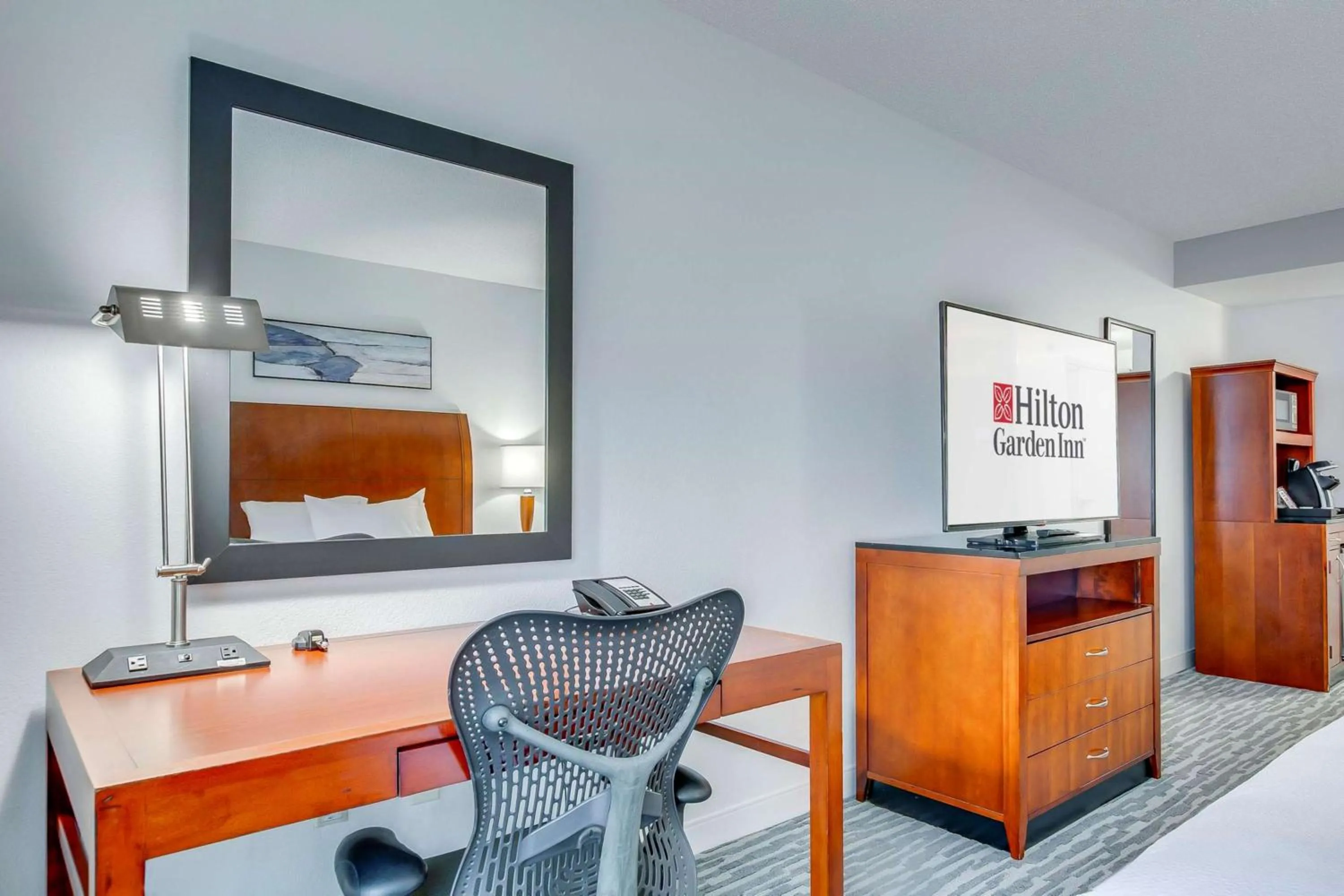 Bedroom, Bed in Hilton Garden Inn Louisville-Northeast