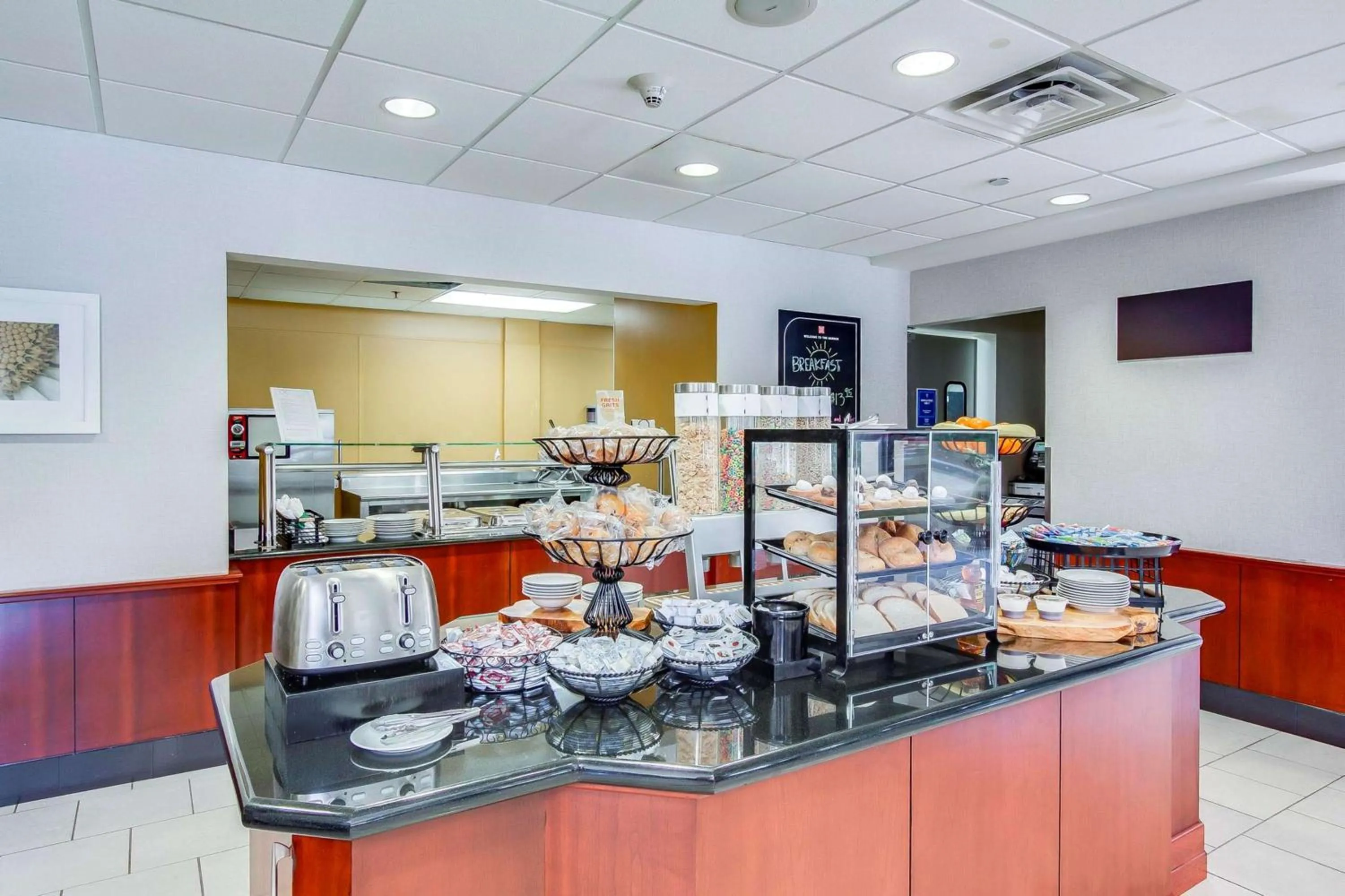 Breakfast in Hilton Garden Inn Louisville-Northeast