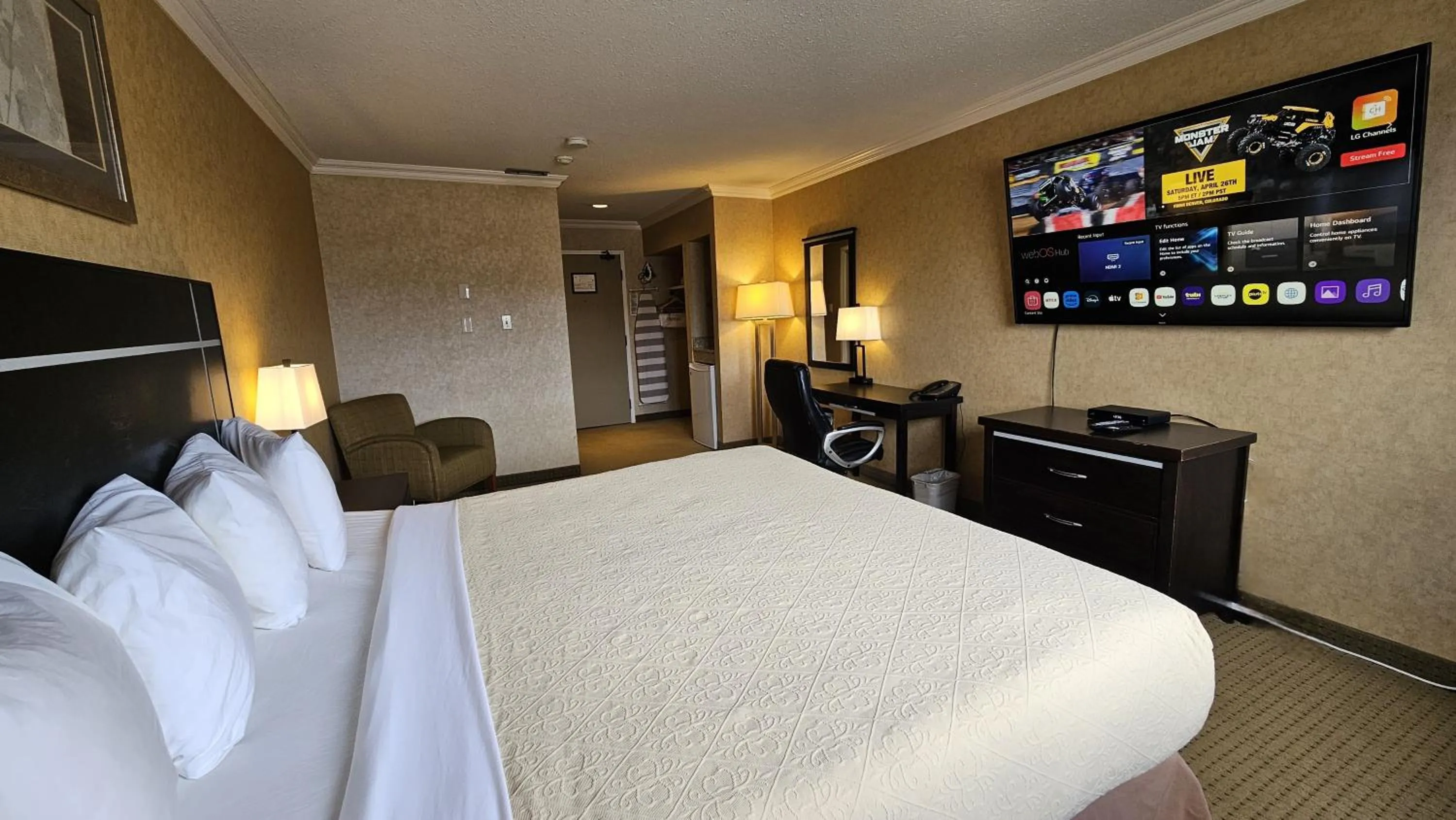 TV and multimedia, Bed in The George Dawson Inn & Conference Centre