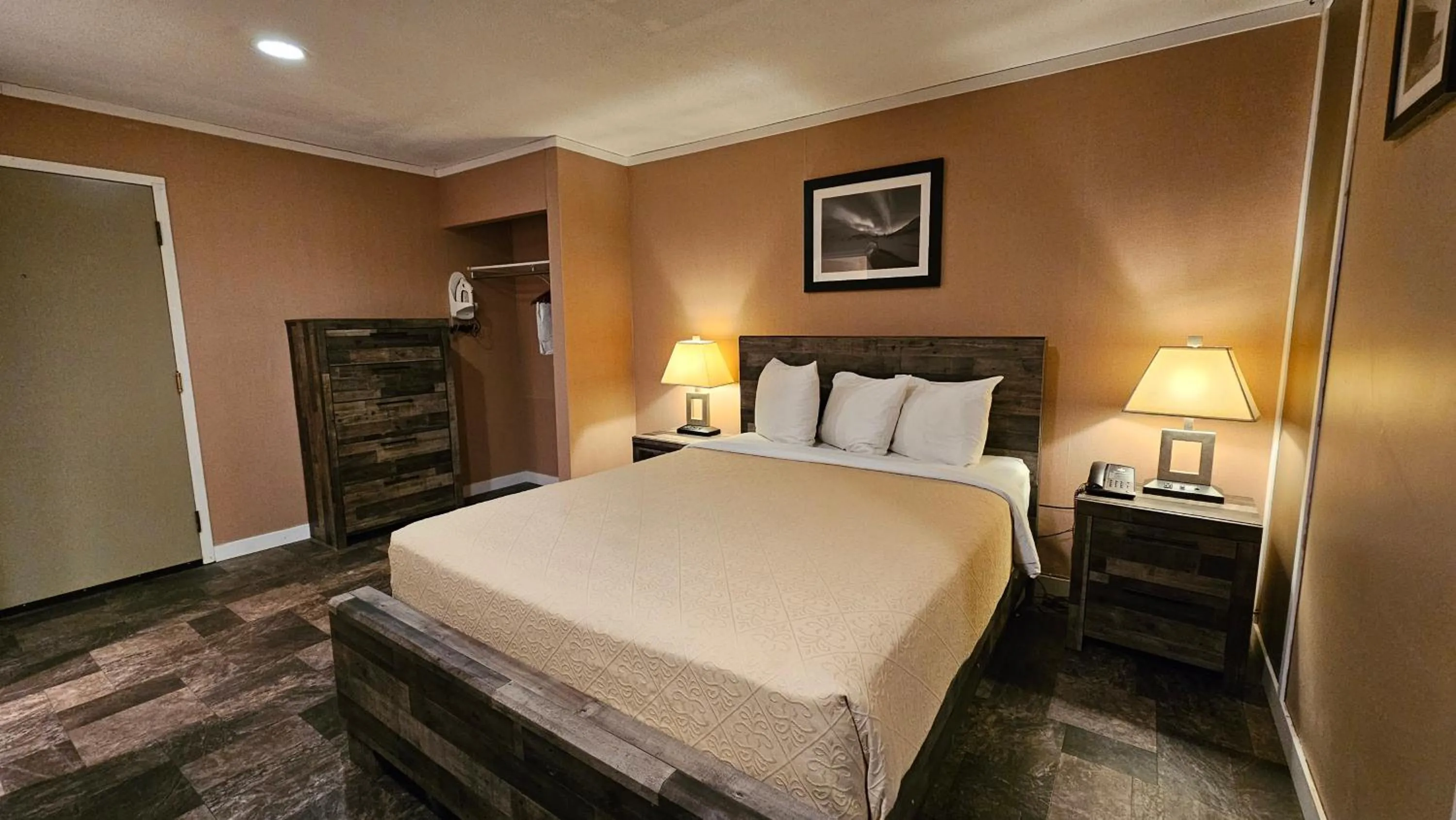 Bedroom, Bed in The George Dawson Inn & Conference Centre