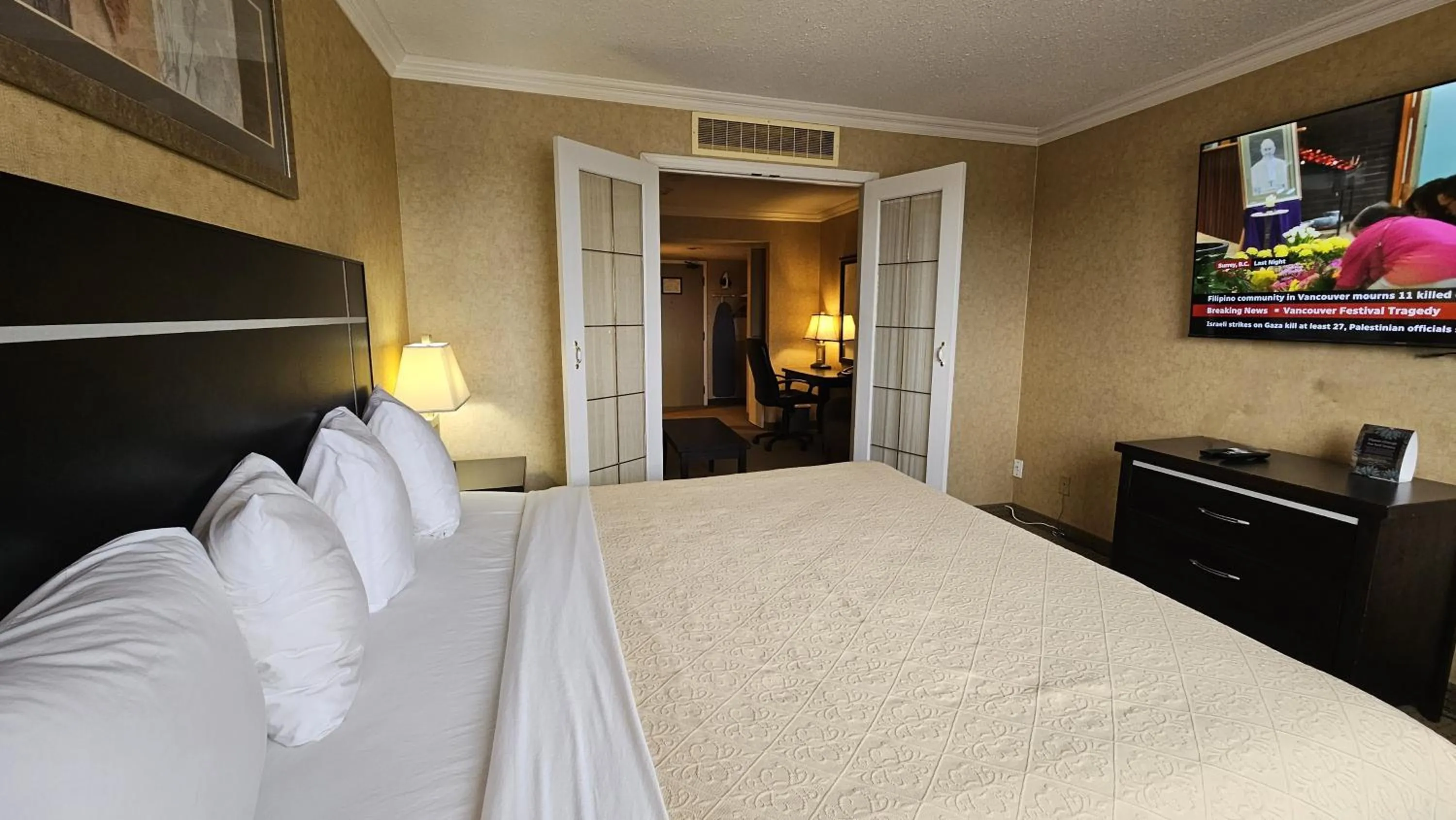 Bedroom, Bed in The George Dawson Inn & Conference Centre