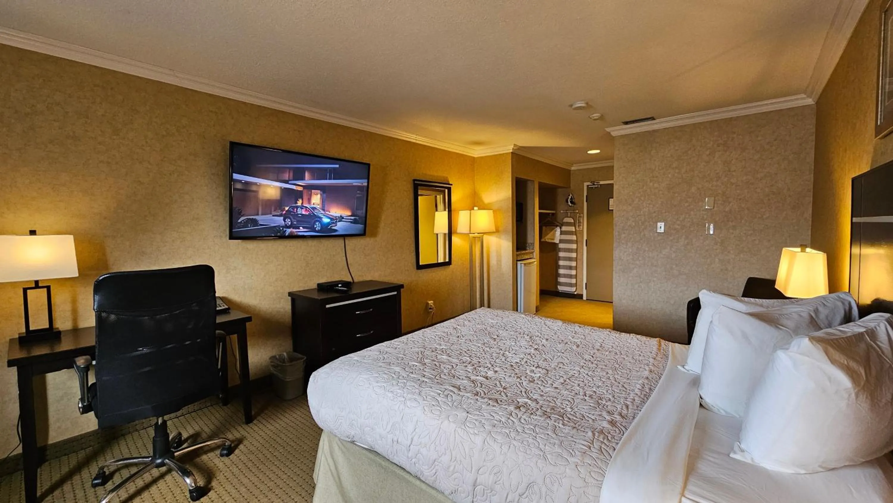 Bedroom, Bed in The George Dawson Inn & Conference Centre