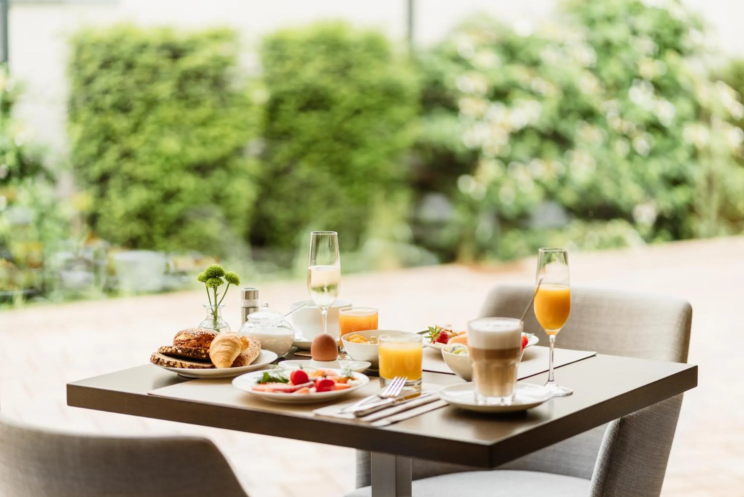 Breakfast in EMICH´S Hotel