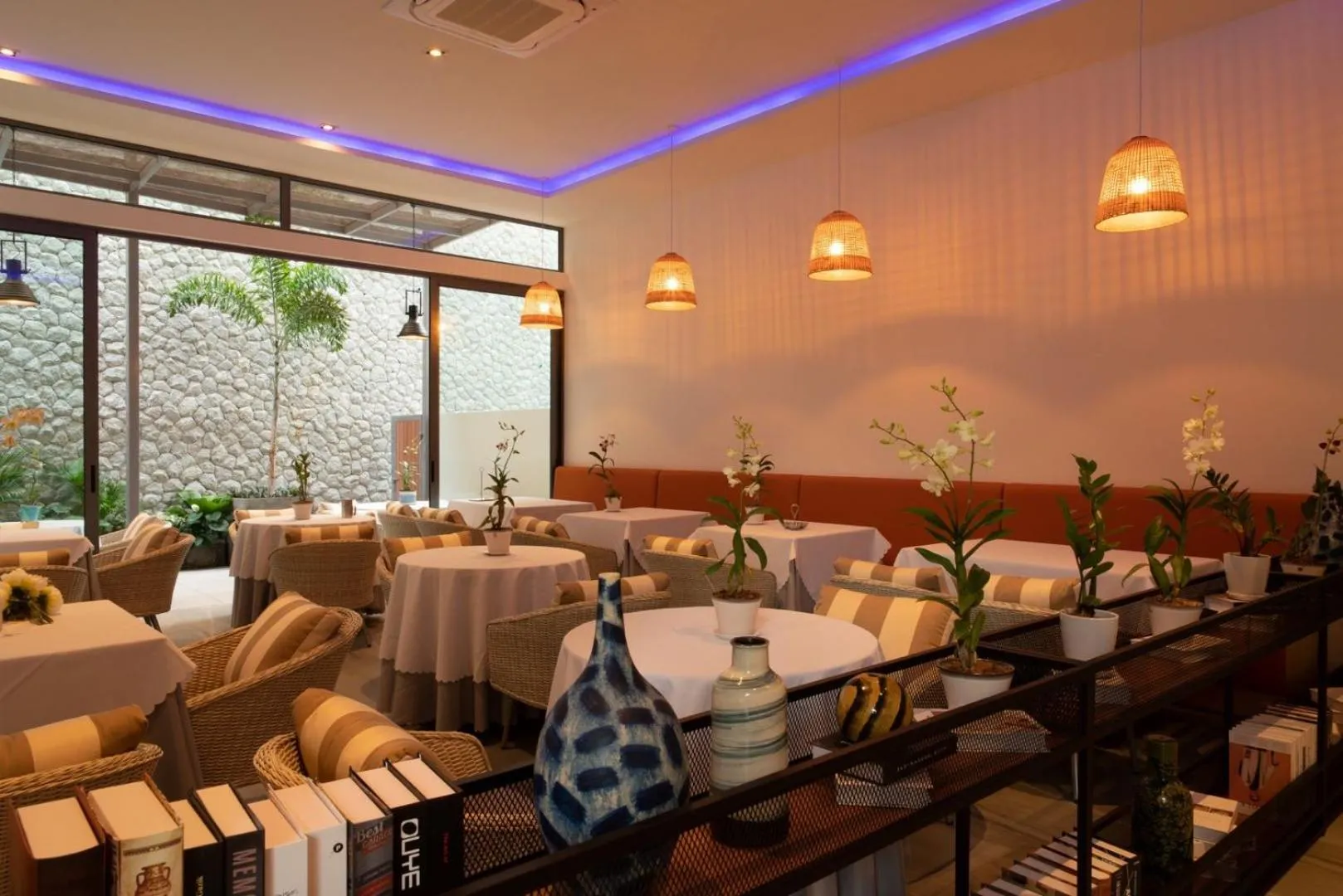 Restaurant/places to eat in Patong Heights