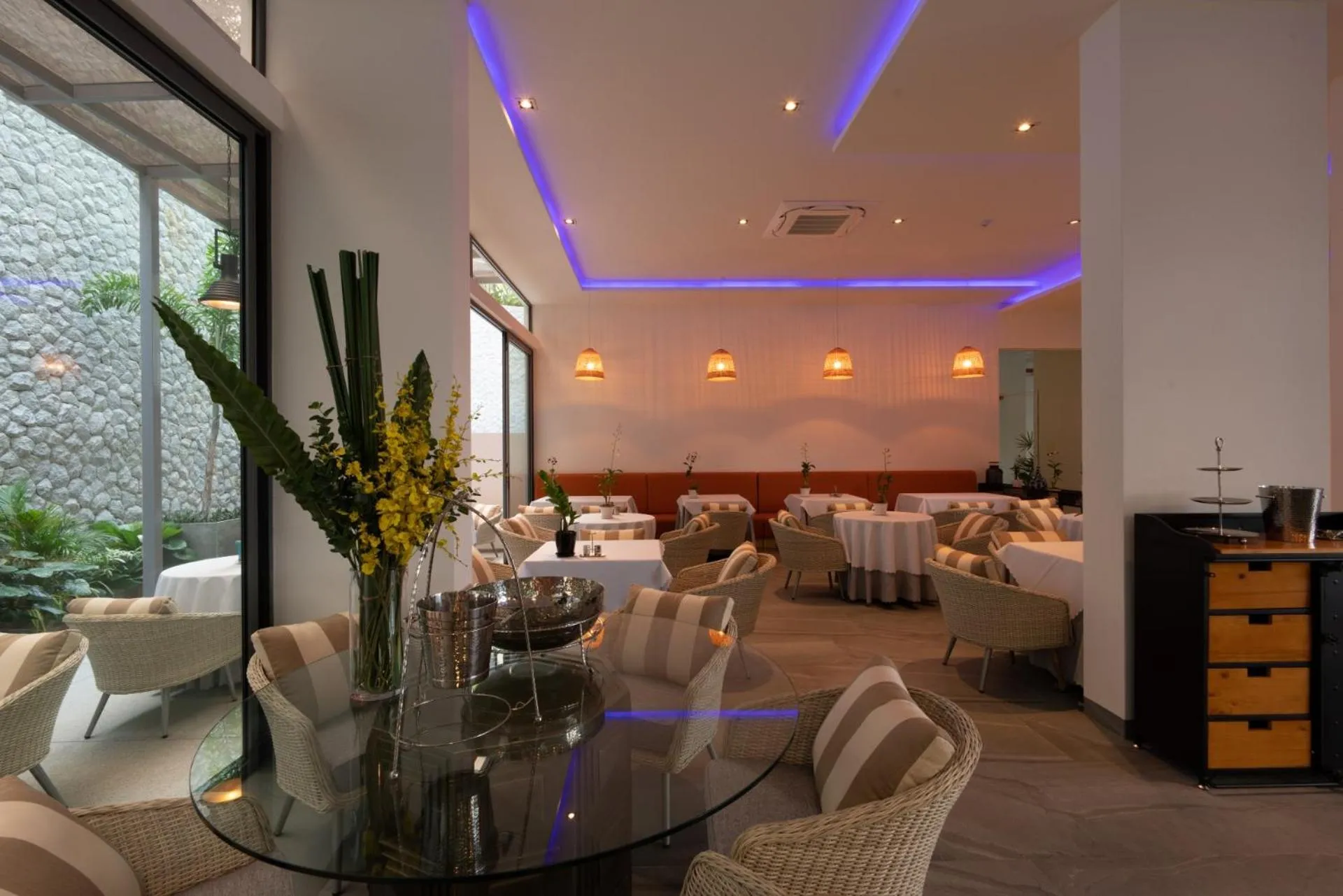 Restaurant/places to eat in Patong Heights