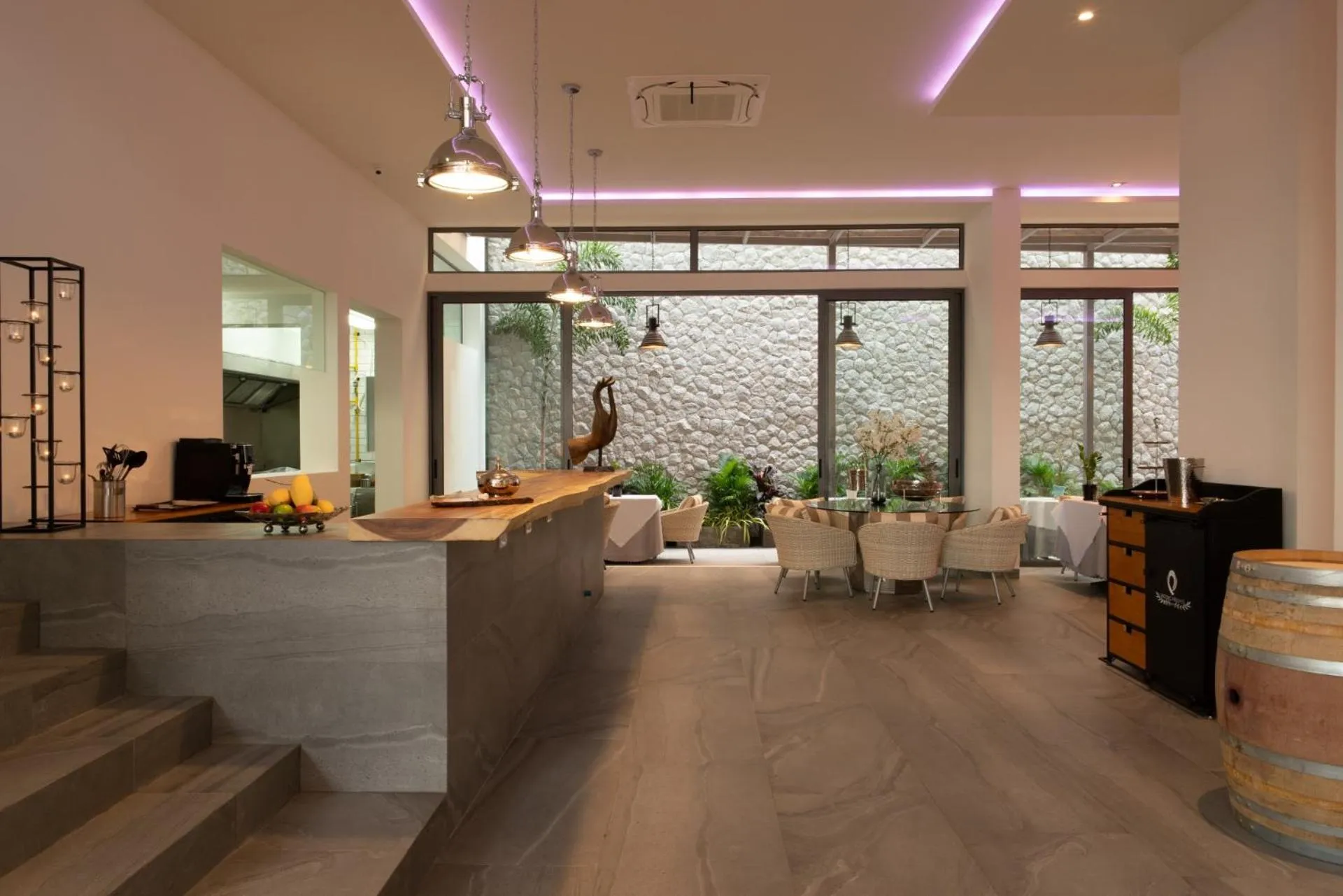 Restaurant/places to eat in Patong Heights