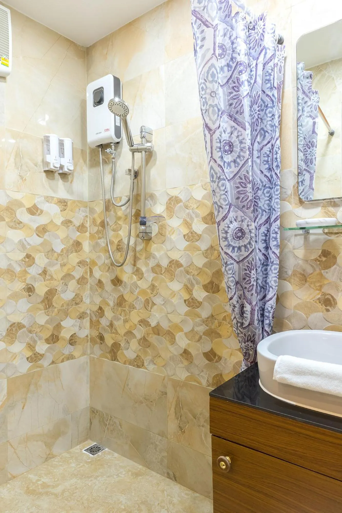 Shower in Suthep Home & Hostel