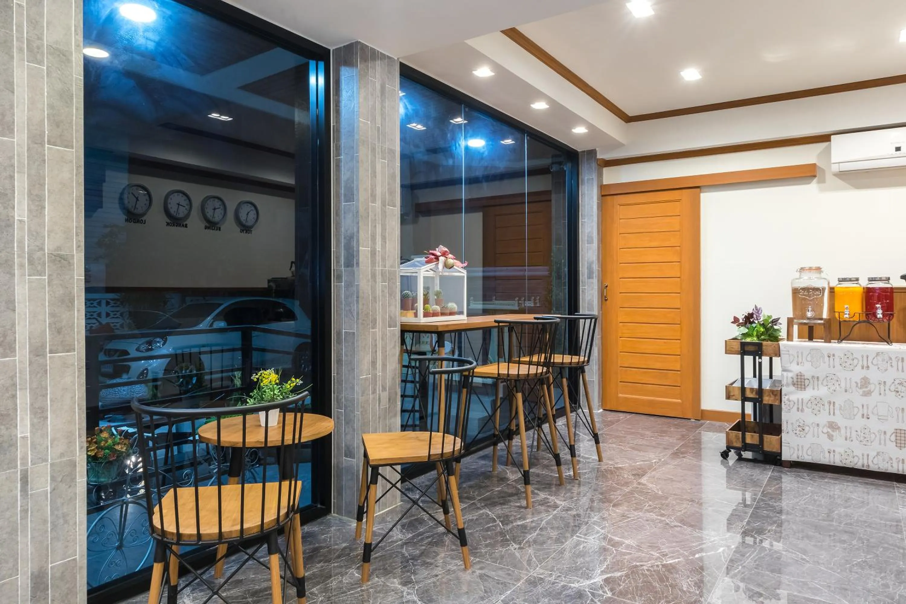 Kitchen or kitchenette in Suthep Home & Hostel