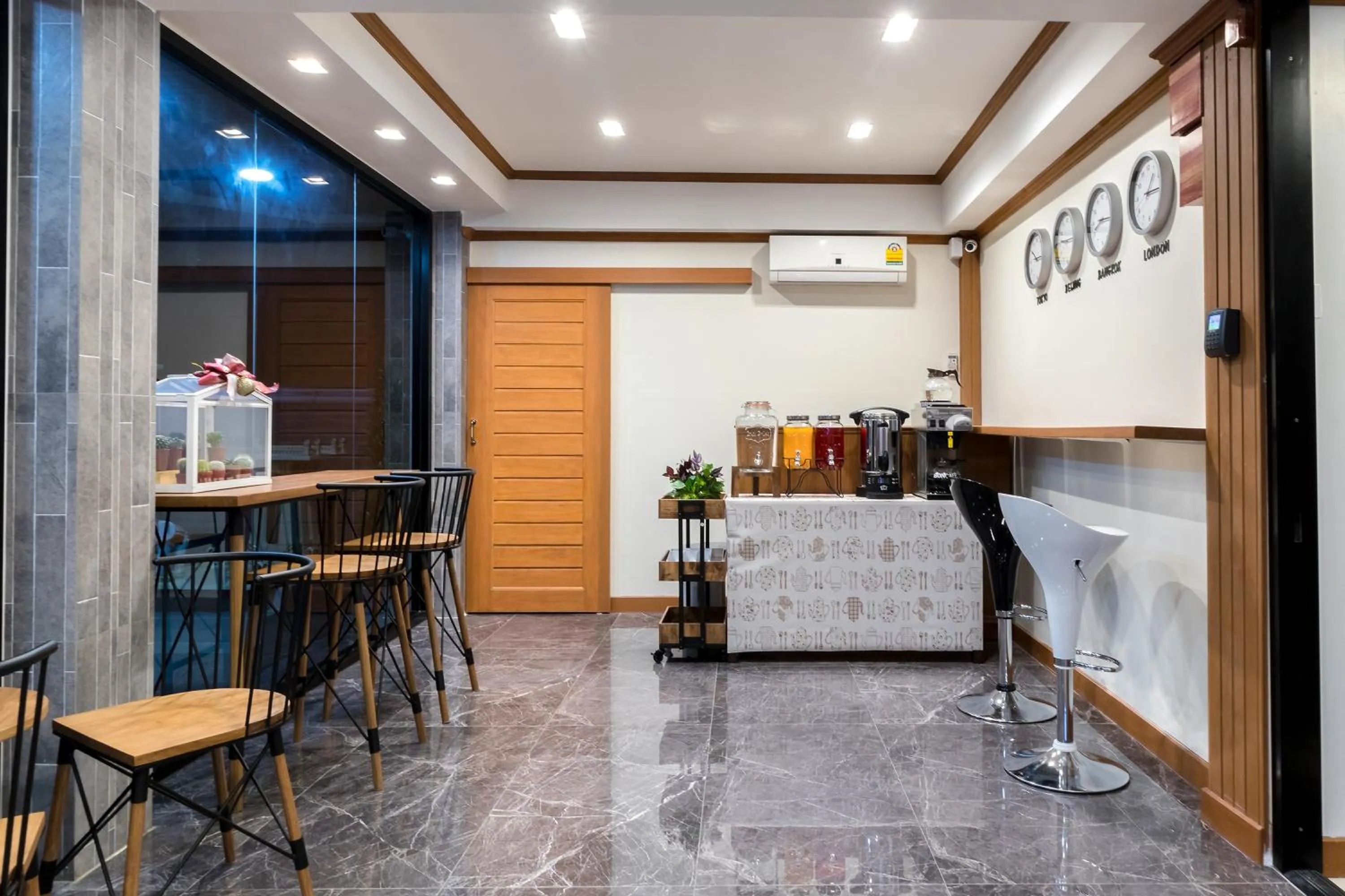 Coffee/tea facilities in Suthep Home & Hostel