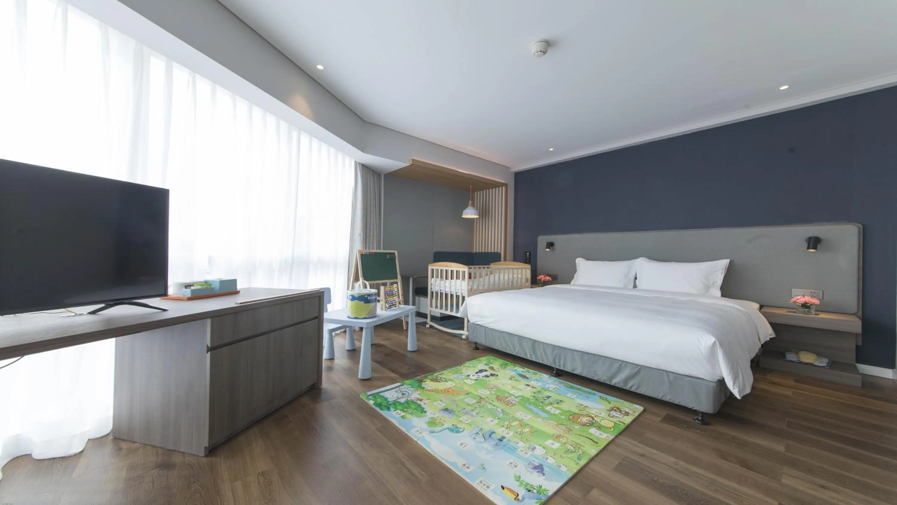 Photo of the whole room, Bed in Holiday Inn Express Liyang Huafu by IHG