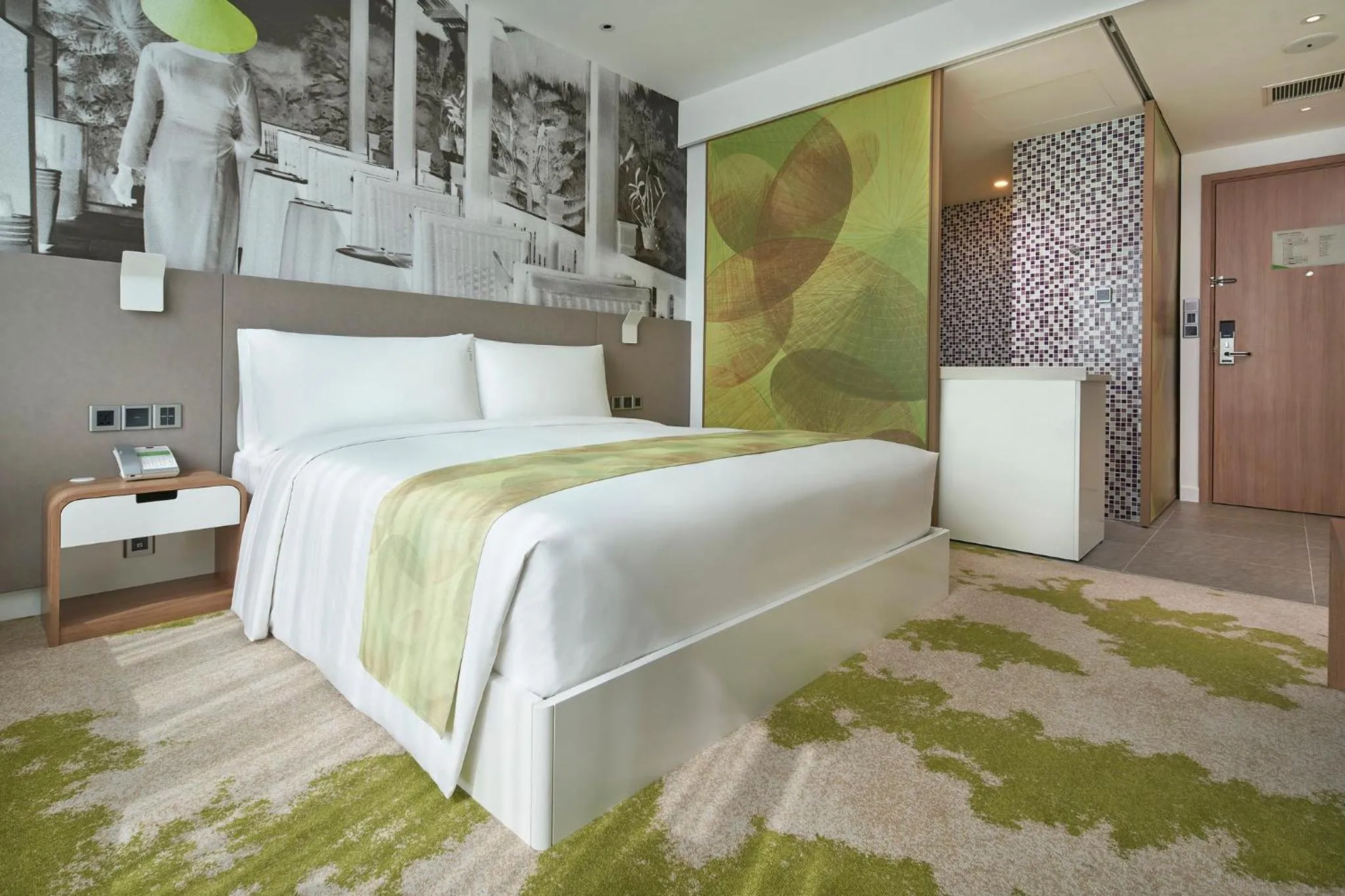 Photo of the whole room, Bed in Holiday Inn & Suites Saigon Airport by IHG